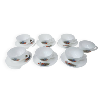 7 tasses Arcopal et 6 soucoupes motifs fleurs