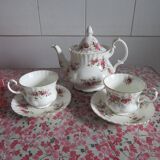 Teapot and its 2 cups and saucers Royal Albert Porcelaine "Lavender Rose"
