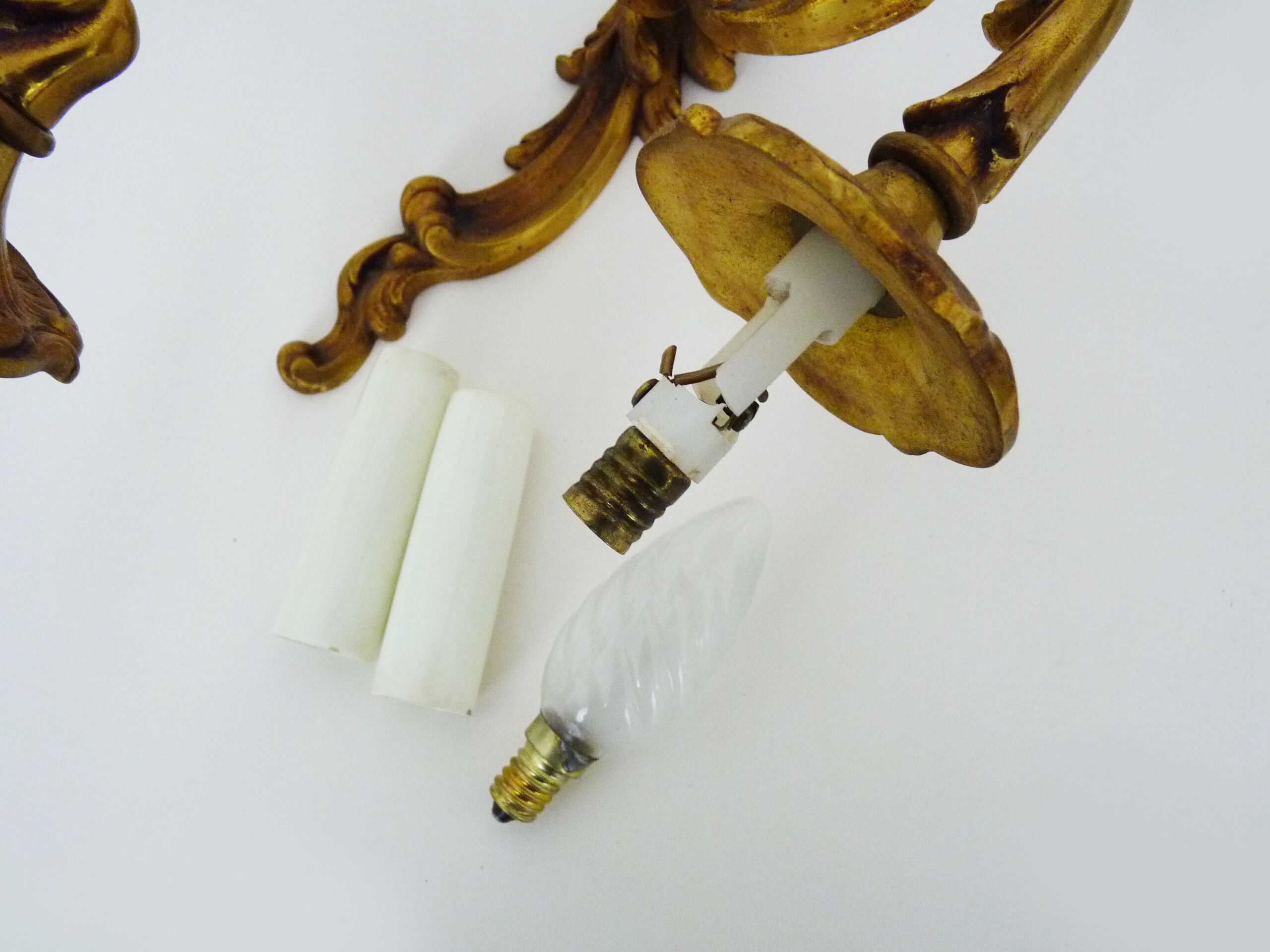 Pair of bronze sconces acanthus leaves with 3 fires Louis XV style