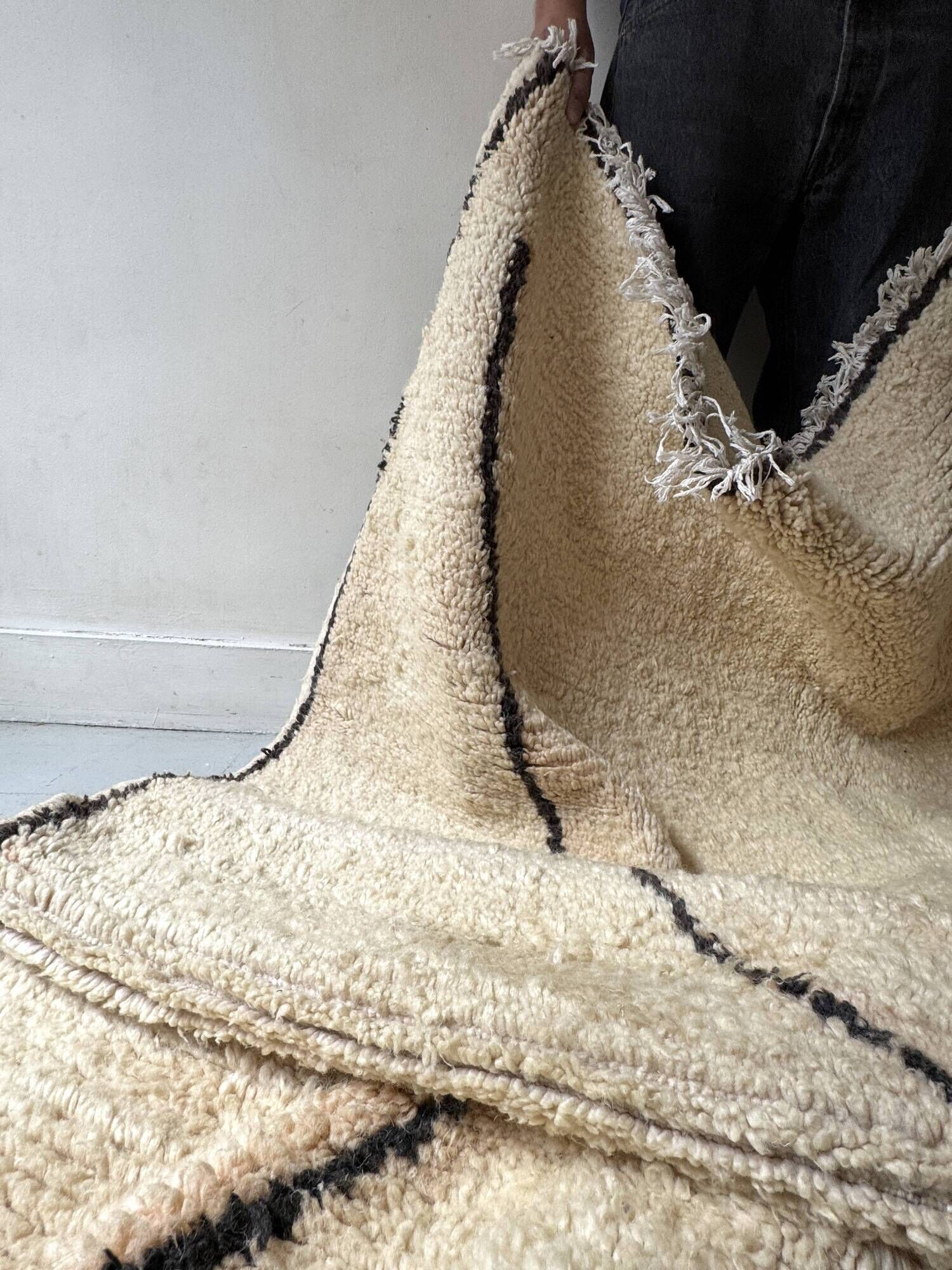 Ancient Berber rug in ecru/brown, handmade 100% virgin wool, 2m x 1.5m.