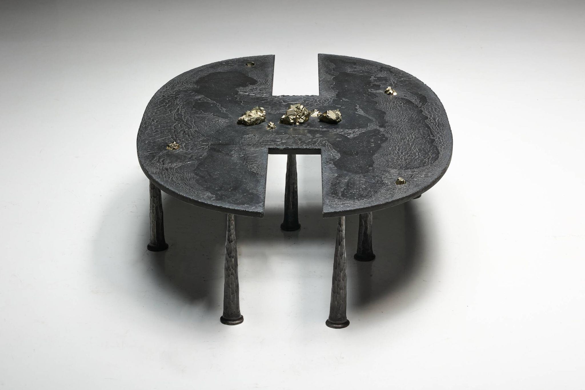 Table basse en fer brutaliste de Thomas Serruys, Belgique, 2019