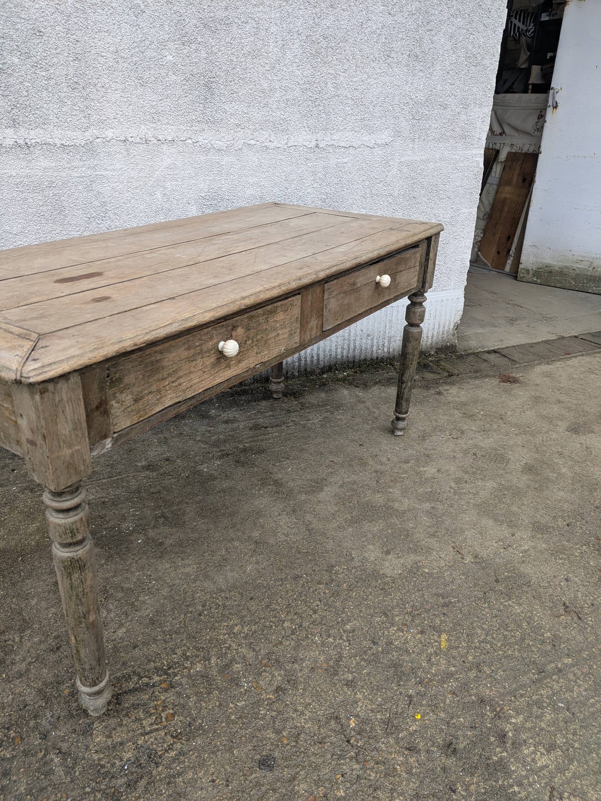 Table ancienne