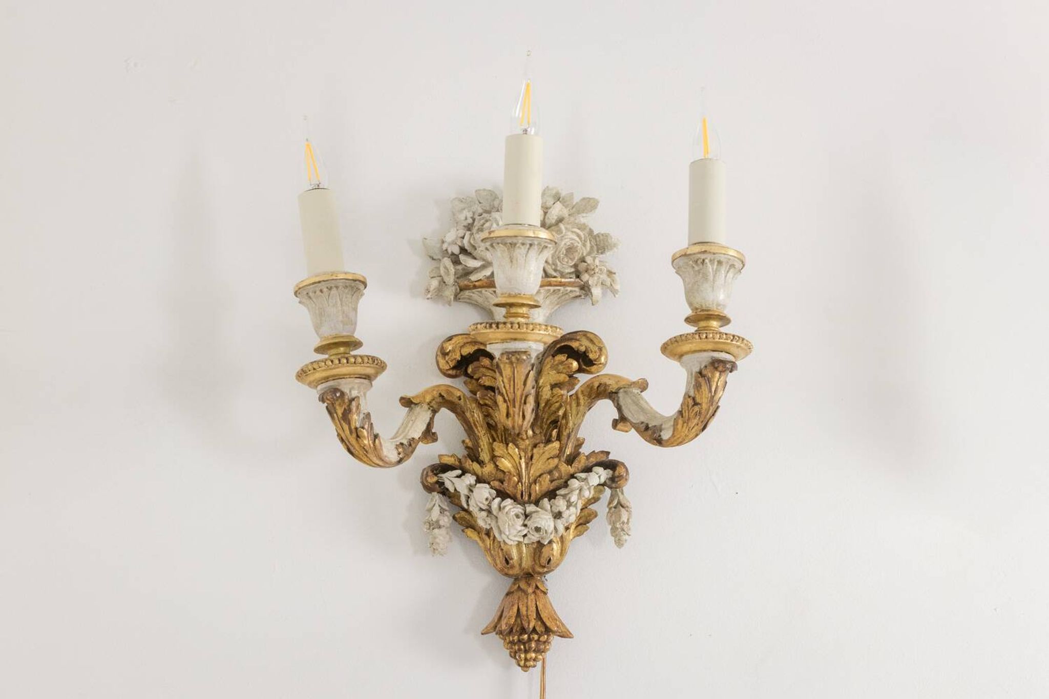 Pair of Louis XVI style wall lights in gilded and lacquered wood. Circa 1900.