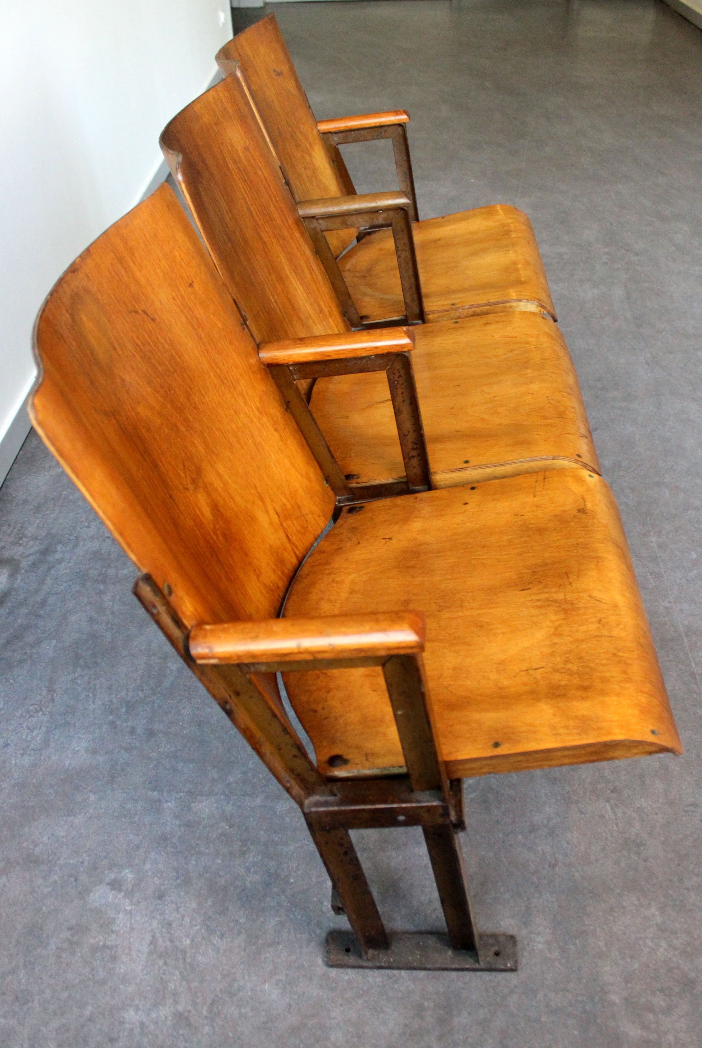 Suite de 3 fauteuils de cinéma strapontins, 1930