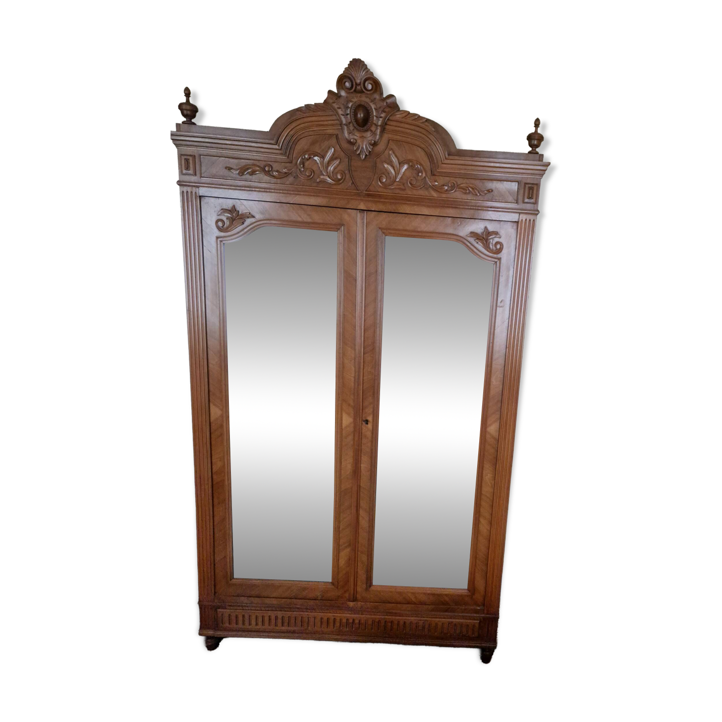 Grande armoire ancienne style Henri II en chêne et noyer miroirs biseautés