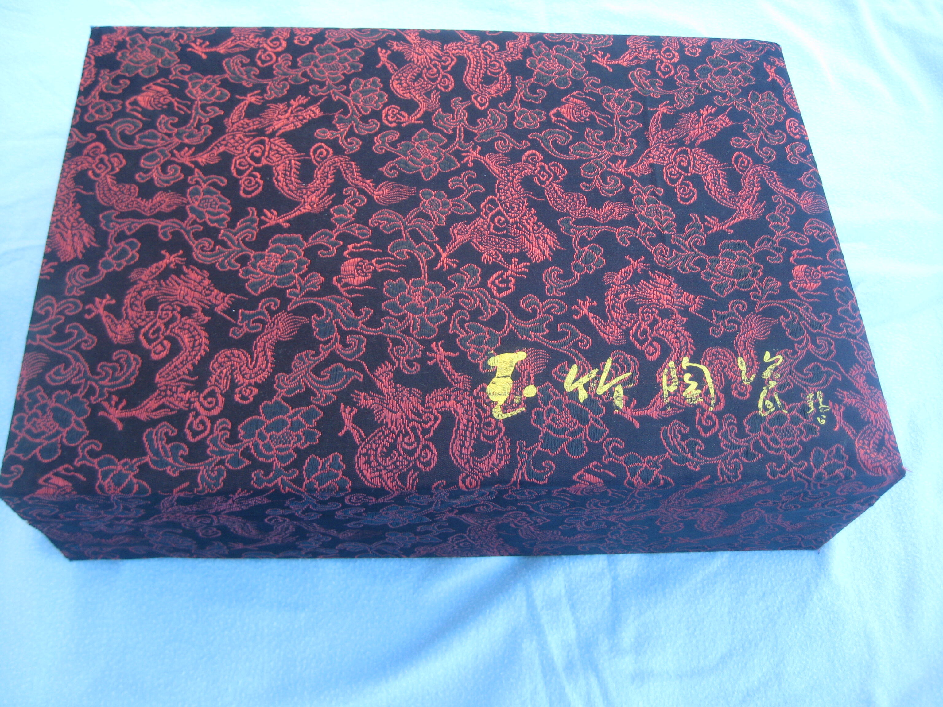 Old luxury chinese box, 12 porcelain bowls