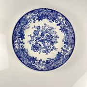 Plat ancien en faïence bleue, décor floral et oiseaux, début XXe