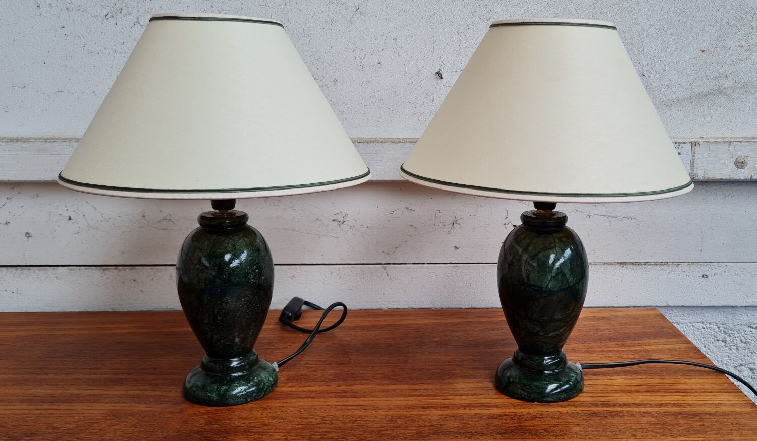 Emerald green alabaster lamp