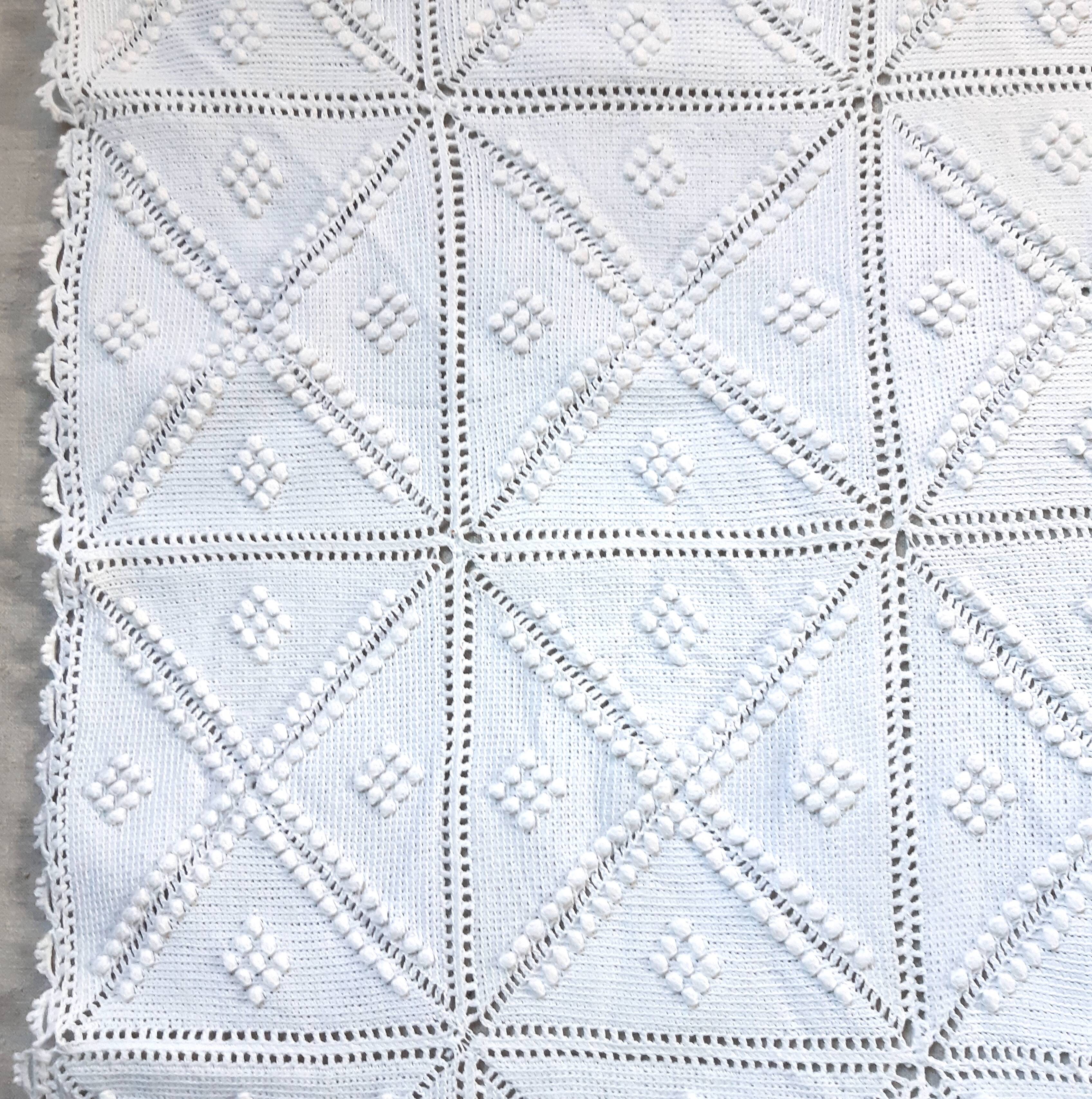 Dessus de coussin ancien à boules, au crochet