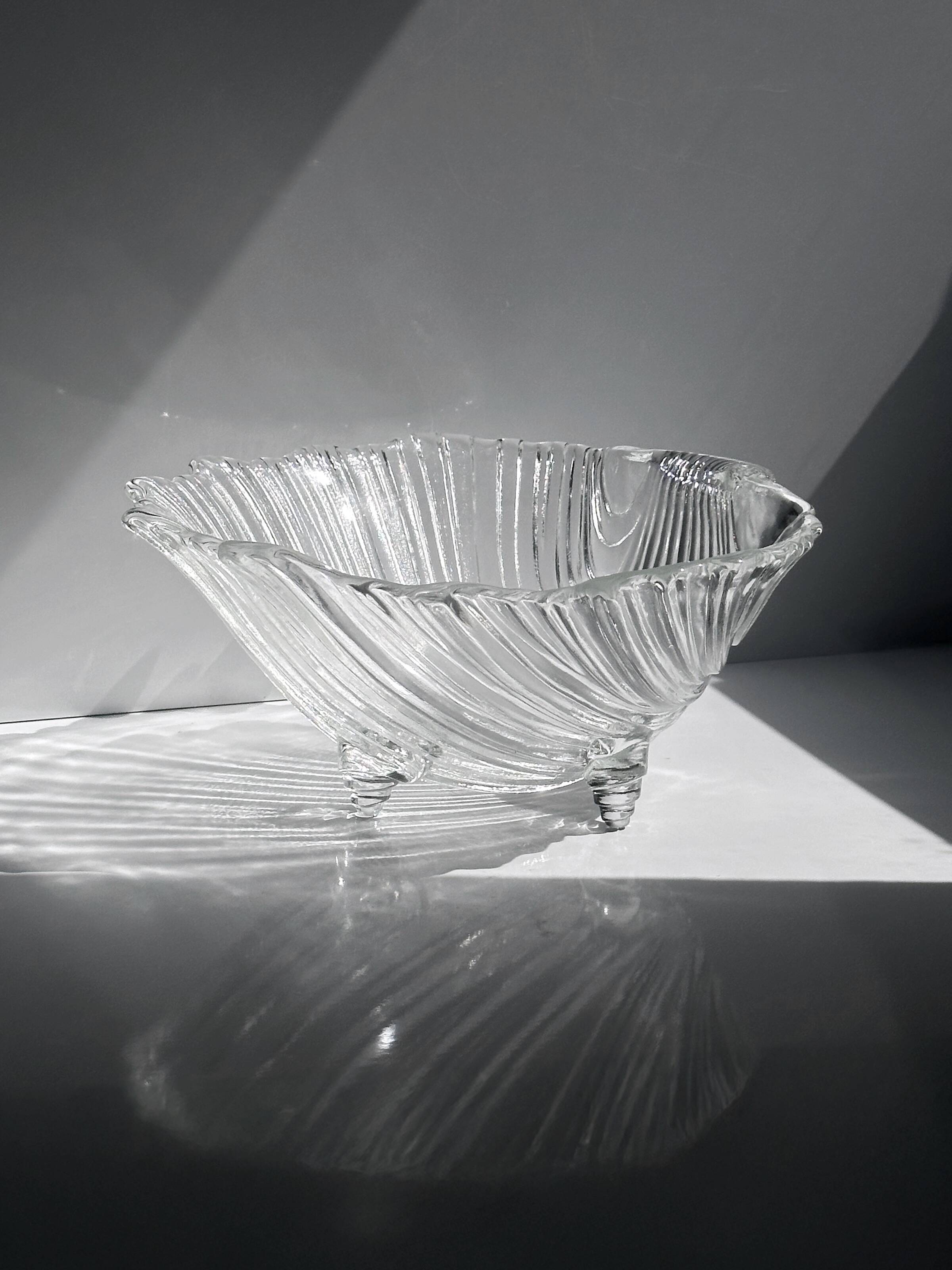 Large shell shaped bowl - Art Deco Revival 1980s