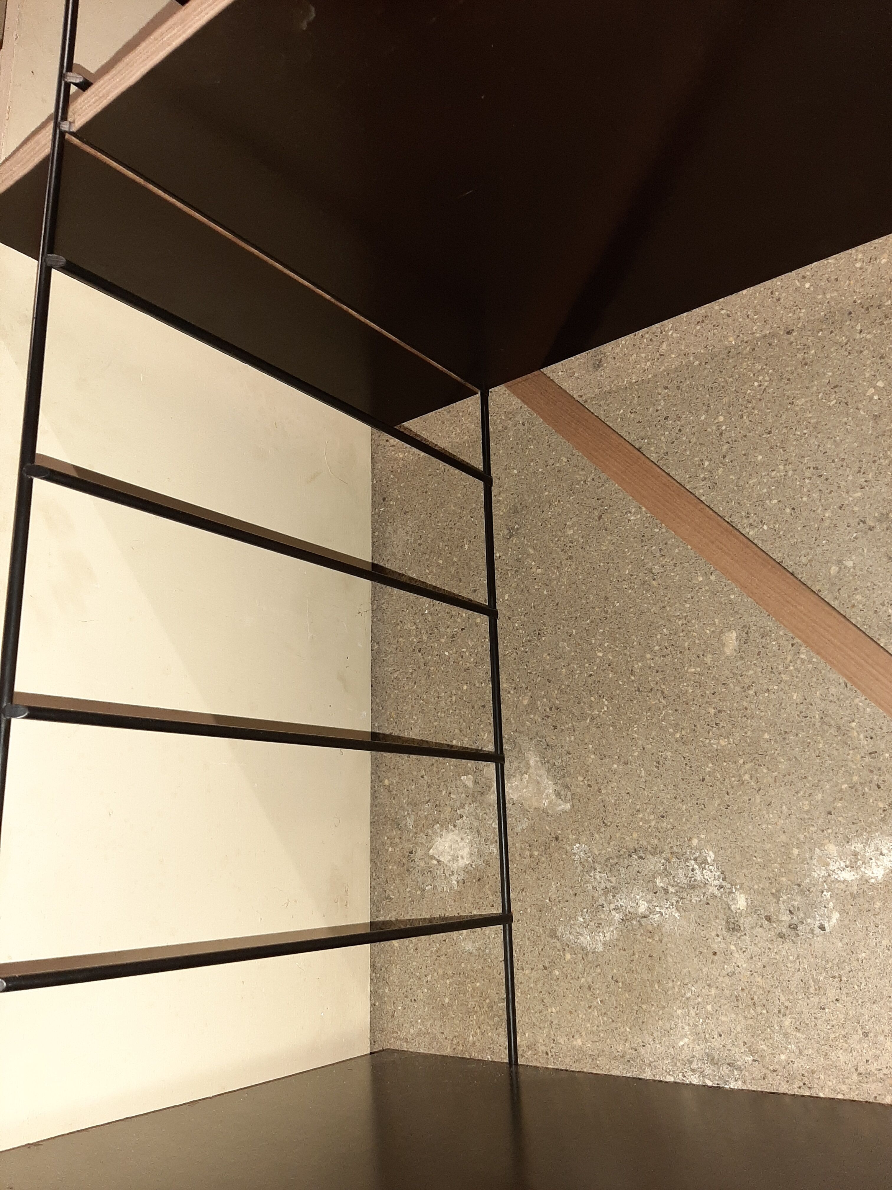 Modular shelf String