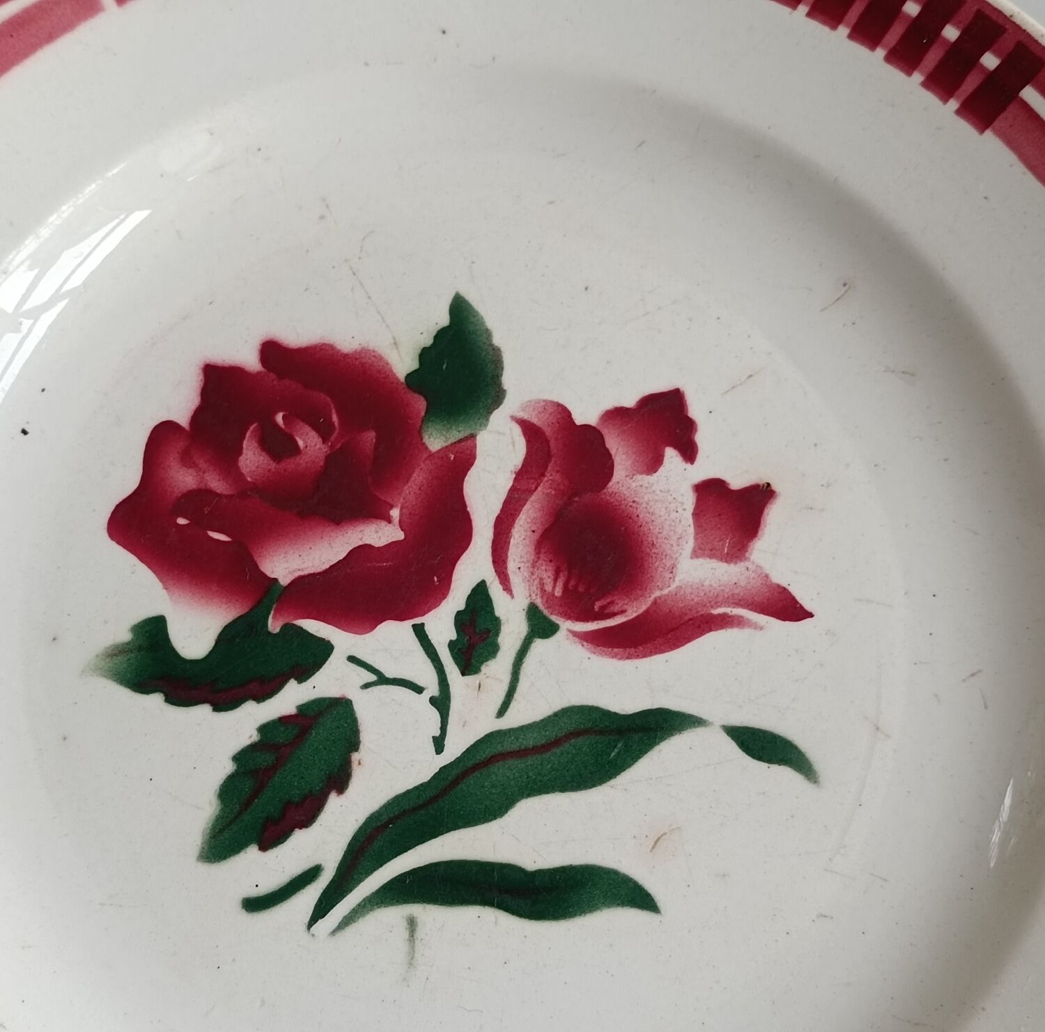 Six mismatched plates iron earth