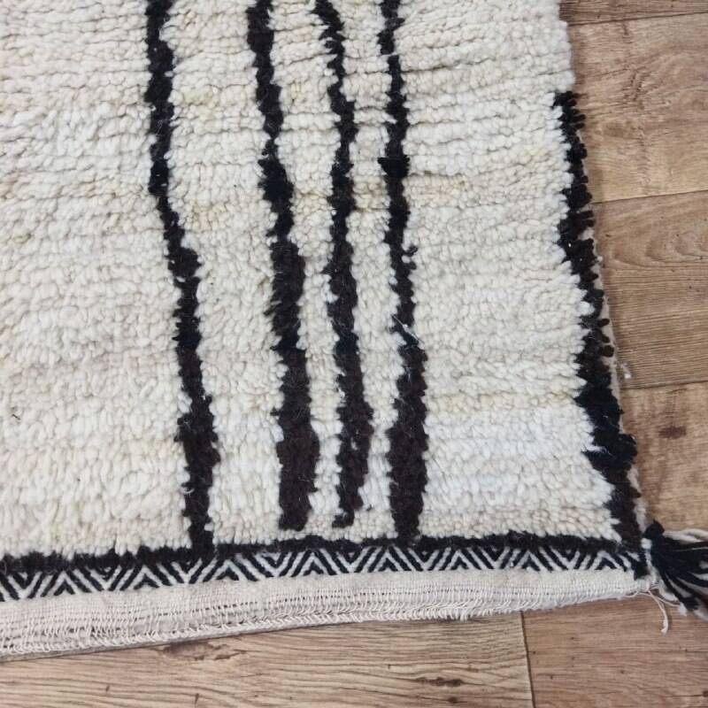 Handmade wool Berber rug 176x152cm