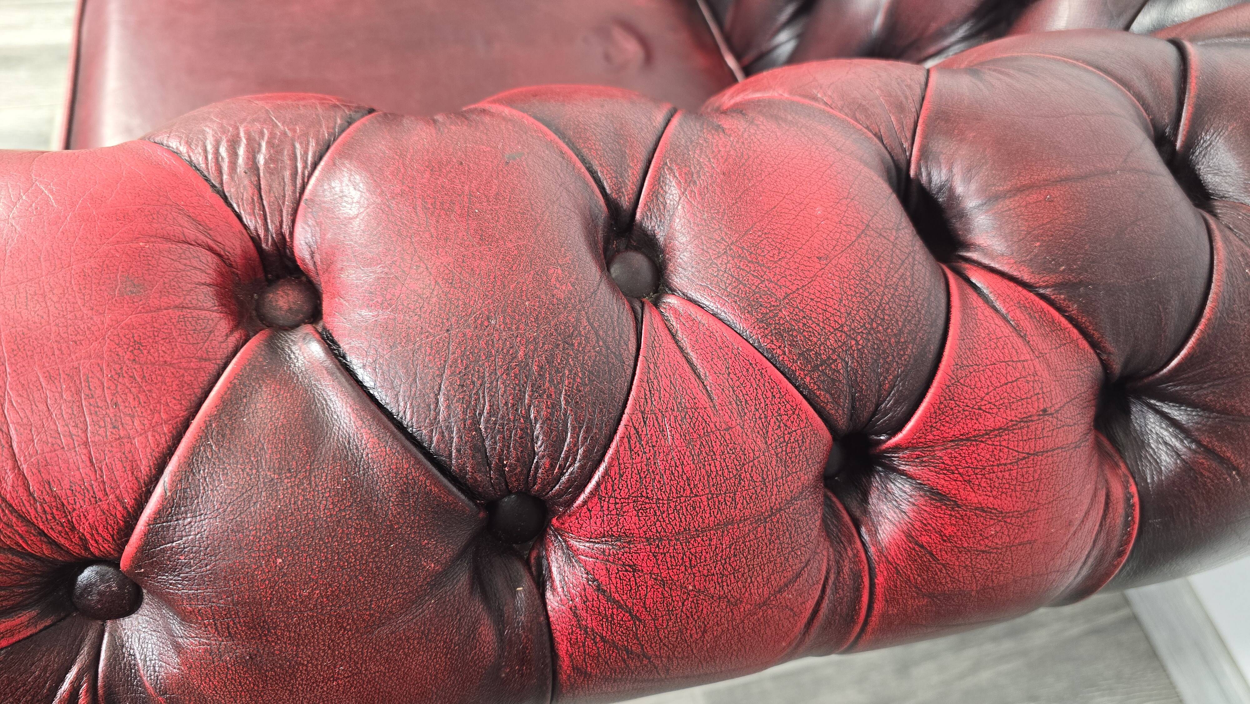 Leather sofa in Chesterfield style