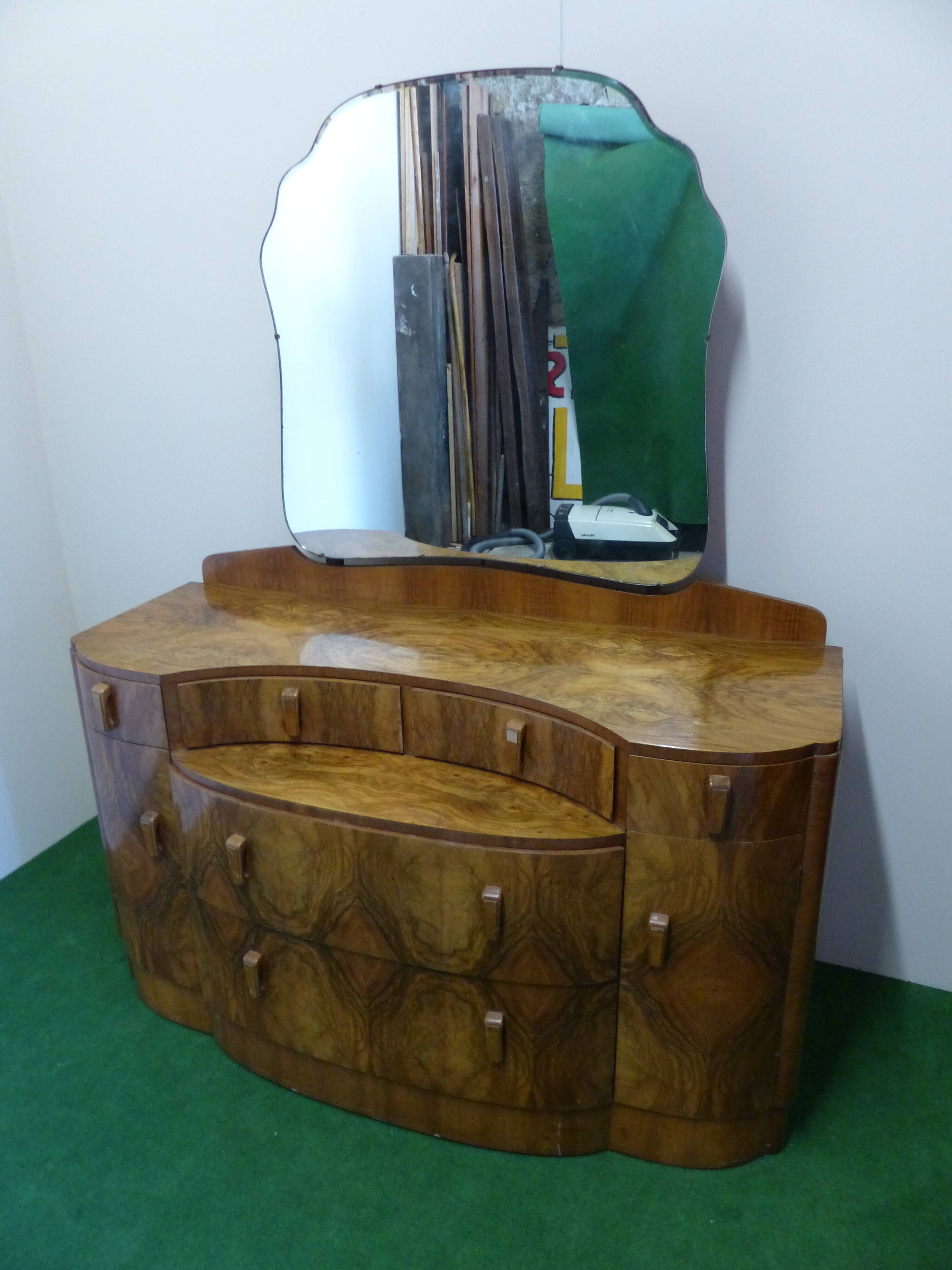 Art deco dressing table