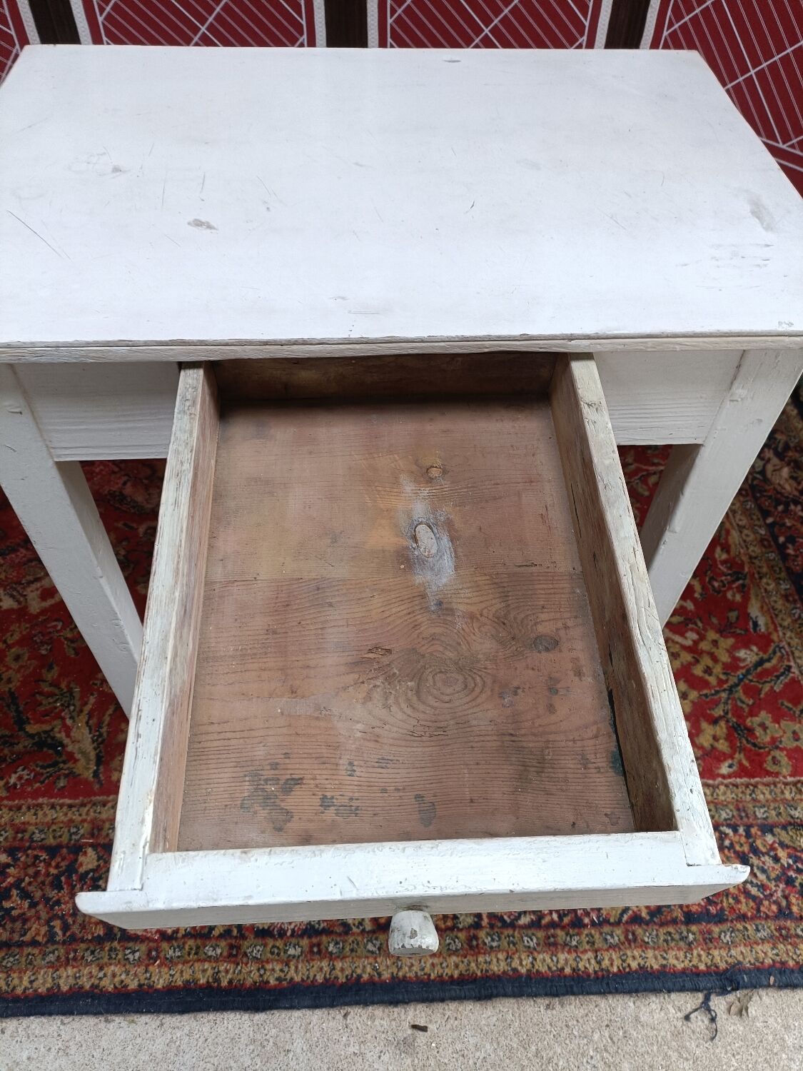 Table d'appoint vintage en bois avec tiroir