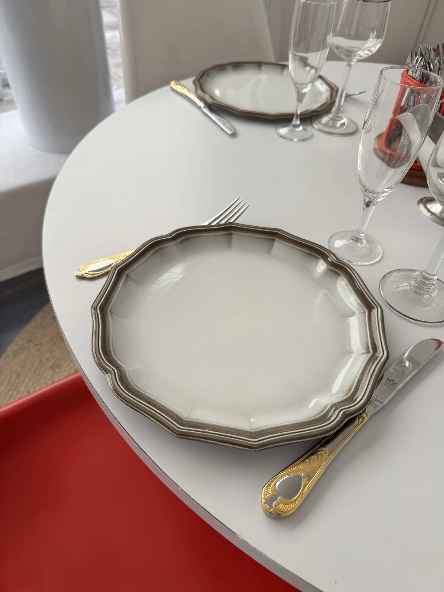 6 unalterable porcelain plates from Salins-les-Bains (Jura, France)