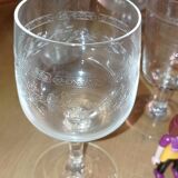 7 verres à vin dépareillés anciens