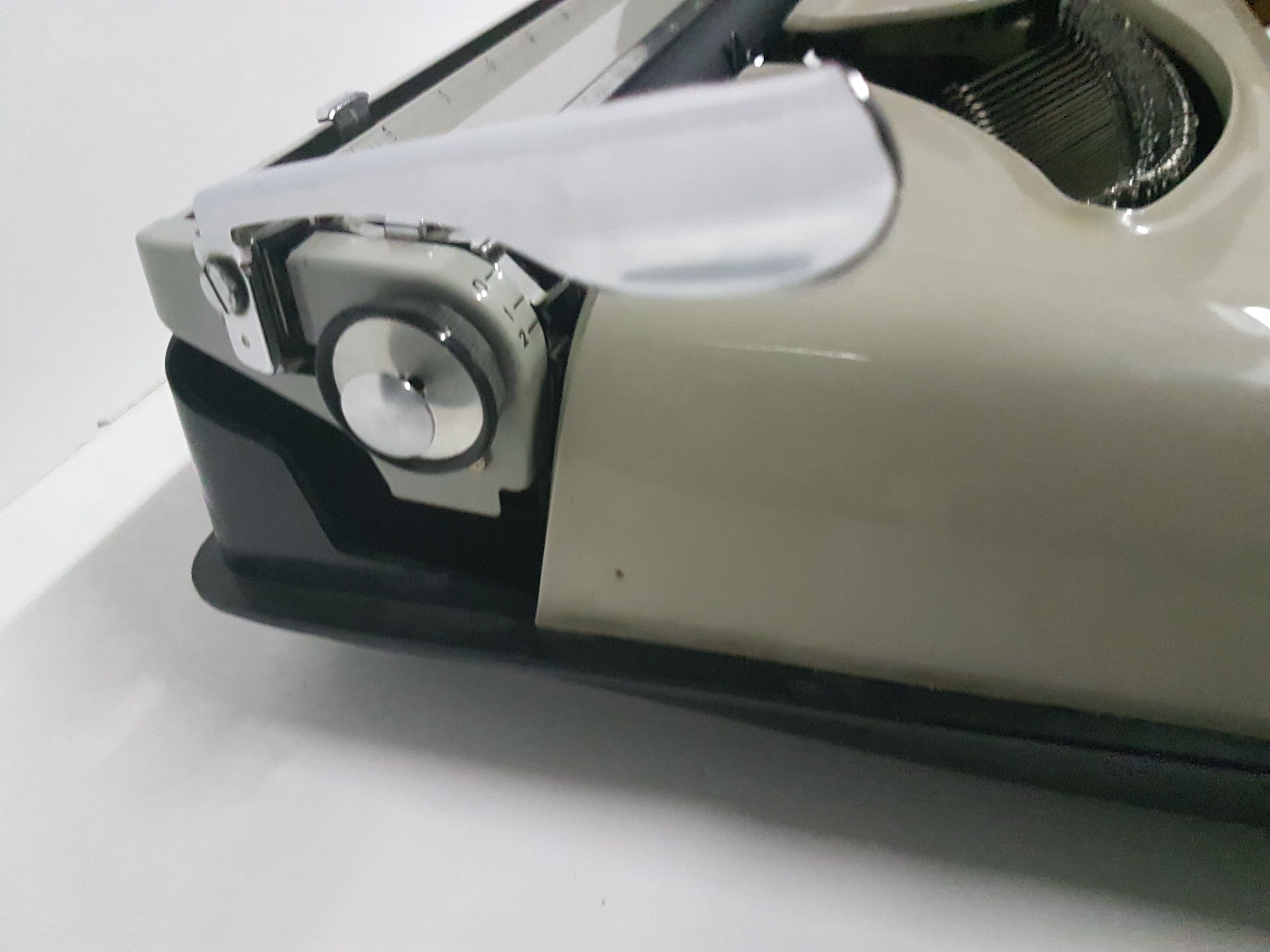 Portable Polyjo Super 75 typewriter