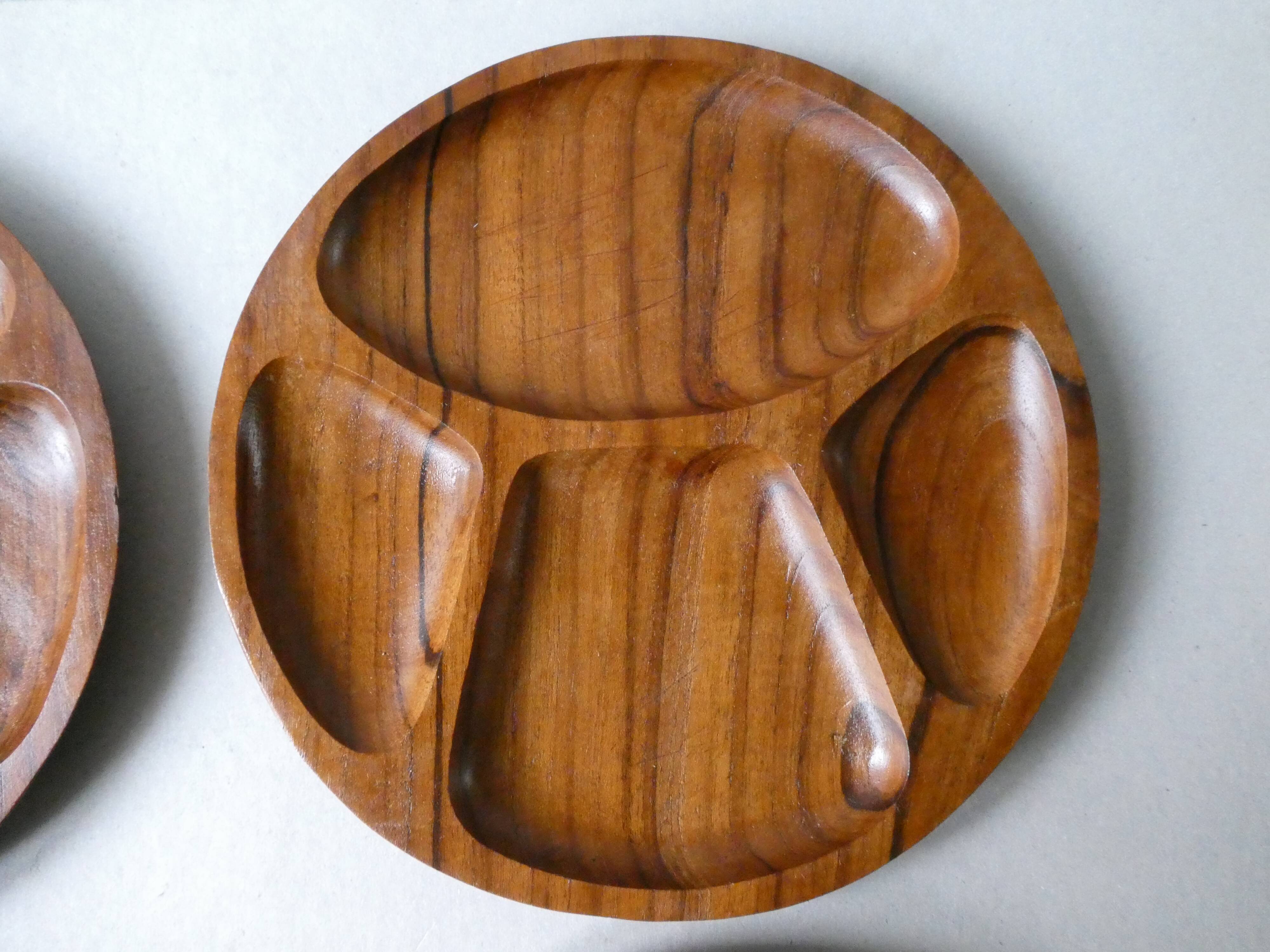 Lot of 4 plates or teak serving dishes, 70-80s