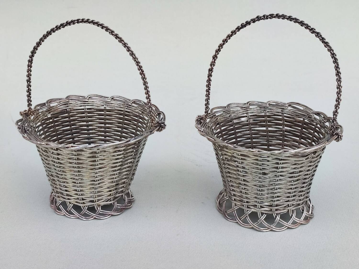 Paire de paniers à bonbons