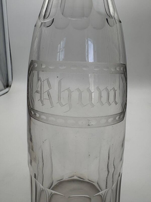 Ancienne carafe en cristal gravé Rhum, XIXeme