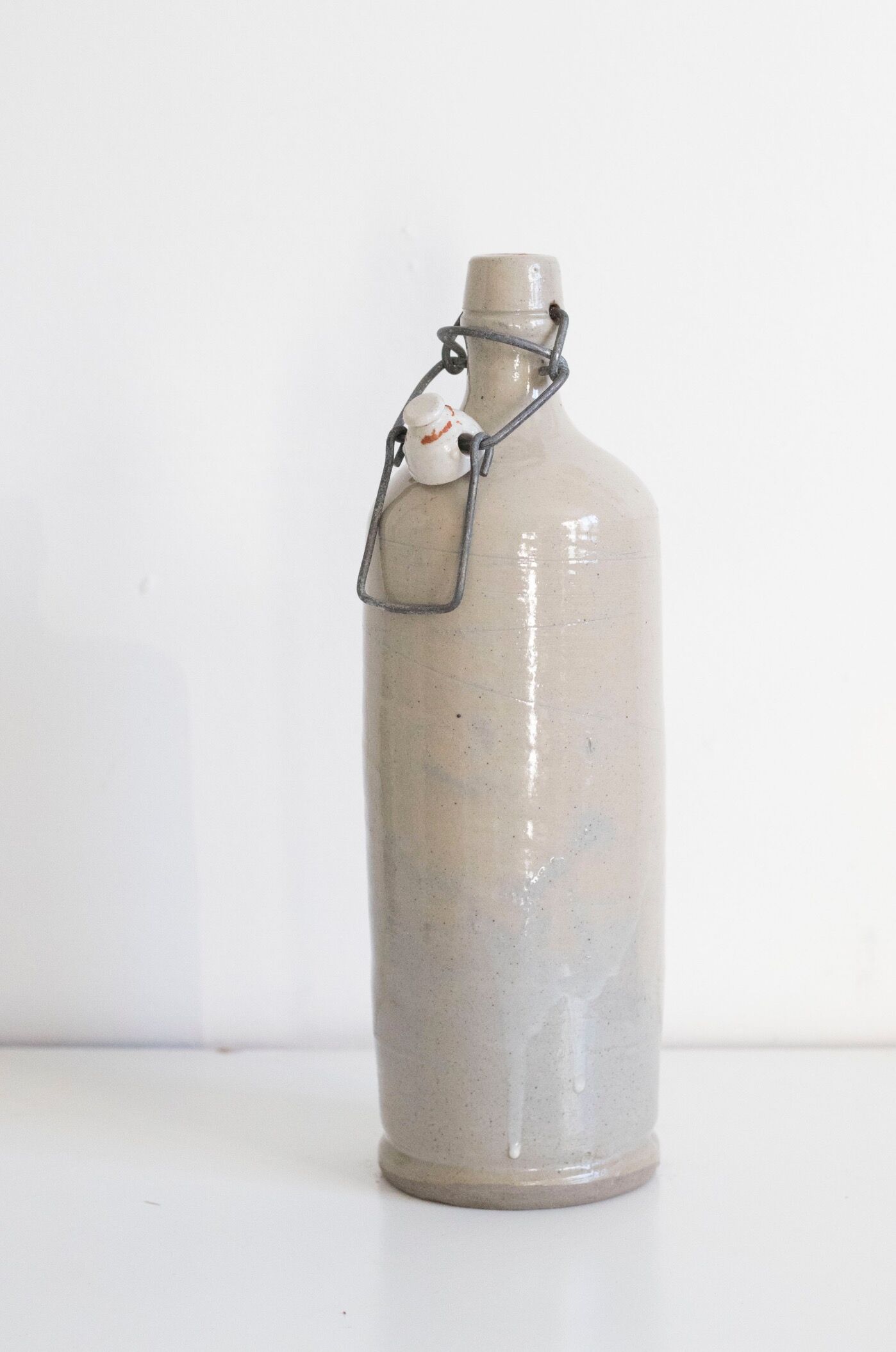 Bottle of enamelled stoneware hot water bottle