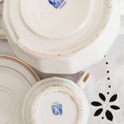 Set of 3 white and gold bistro coffee cups and coffee pot, in porcelain