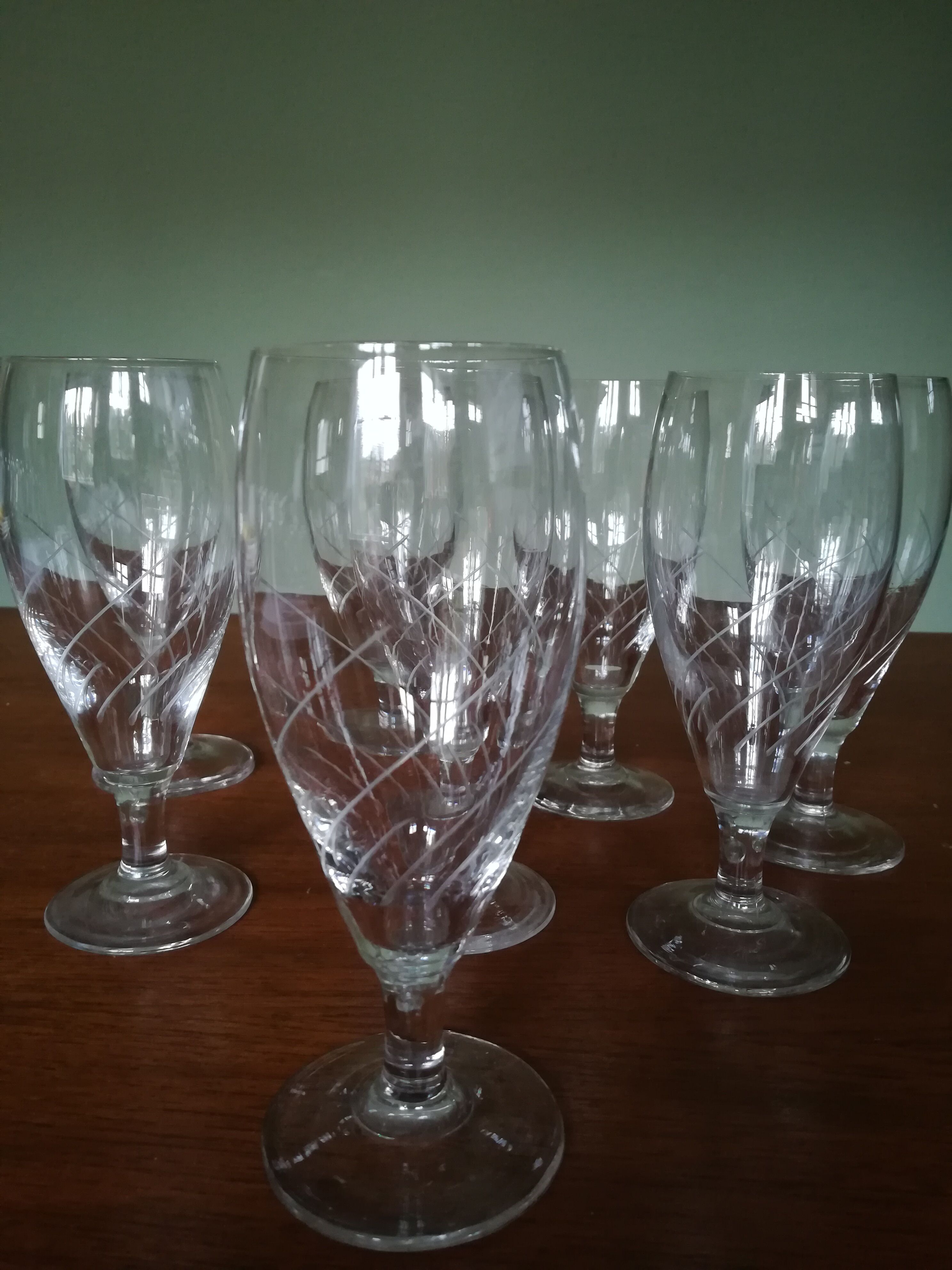 Eight champagne flutes in engraved glass