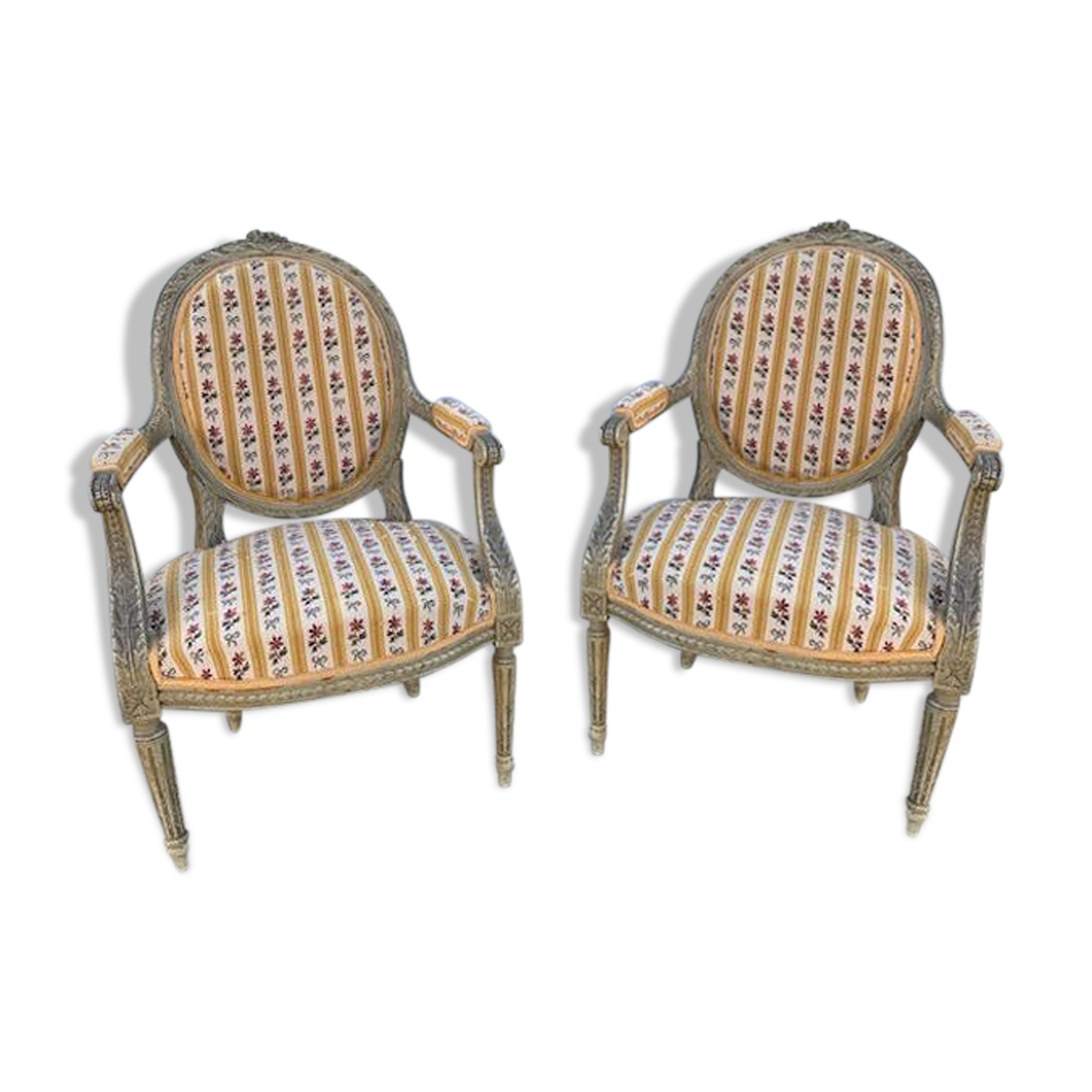 Paire de fauteuils cabriolets de style Louis XVI