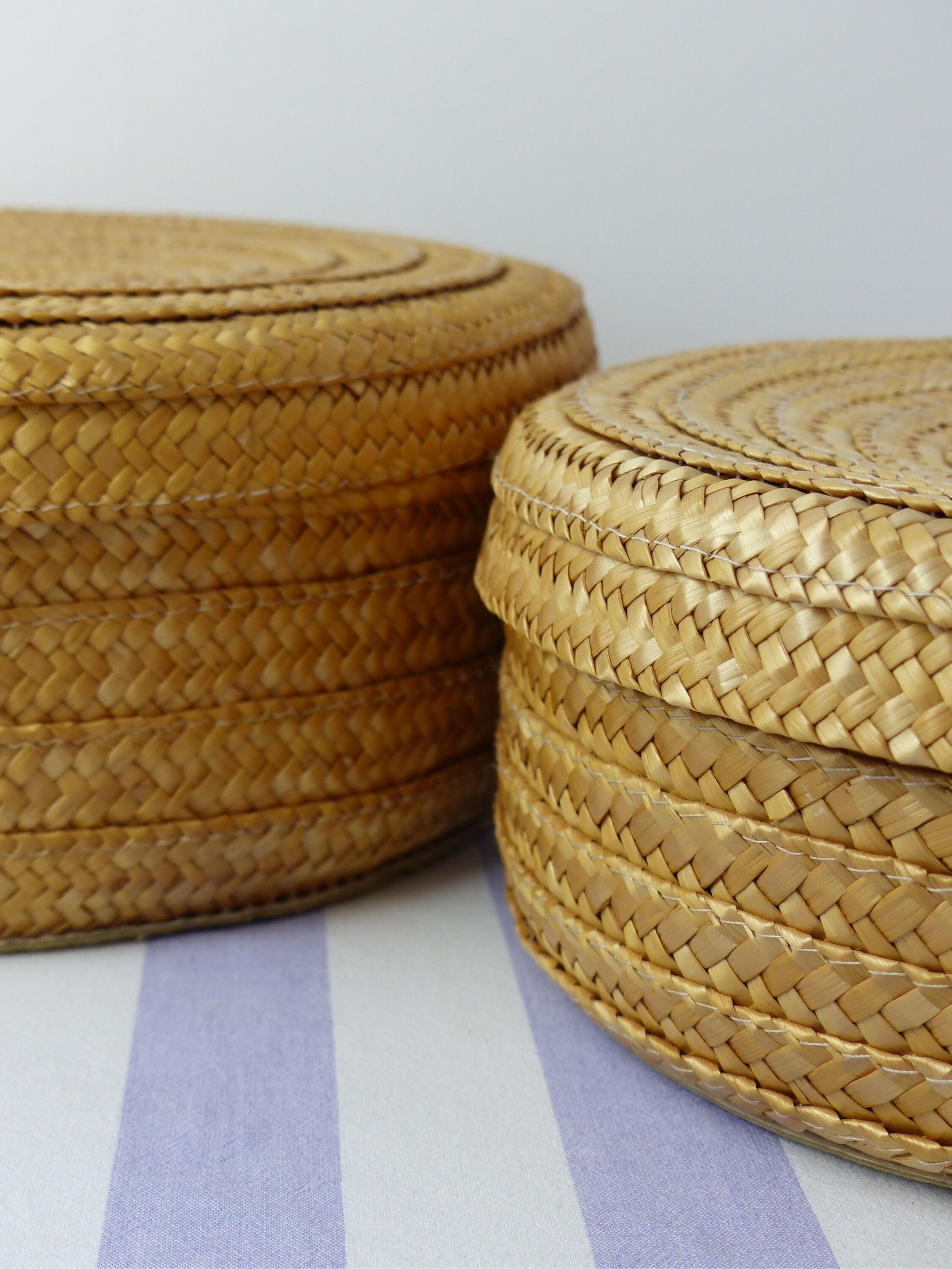 Set of 2 raffia baskets