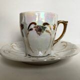 Paire de tasses en porcelaine