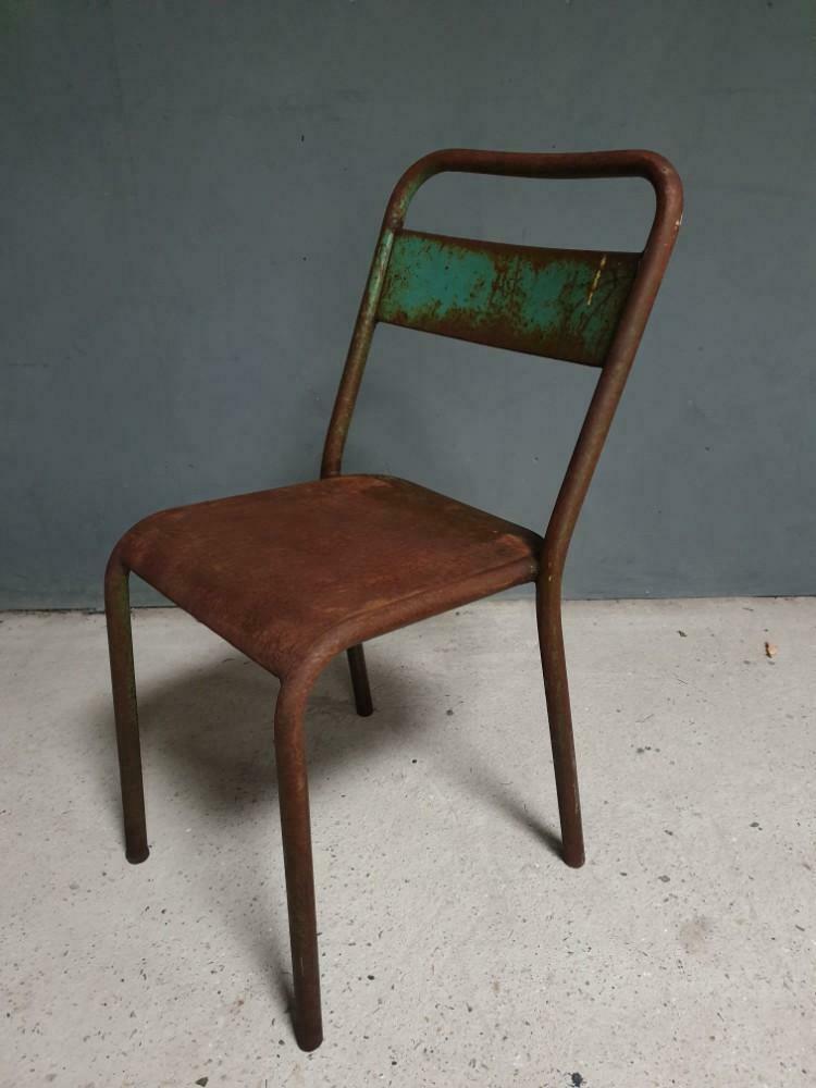 Vieille chaise verte français chaise d'usine de fer