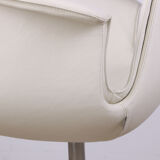 Danish armchair in White Leather and Steel, model FK 6725 or "Tulip chair" by Preben Fabricius.