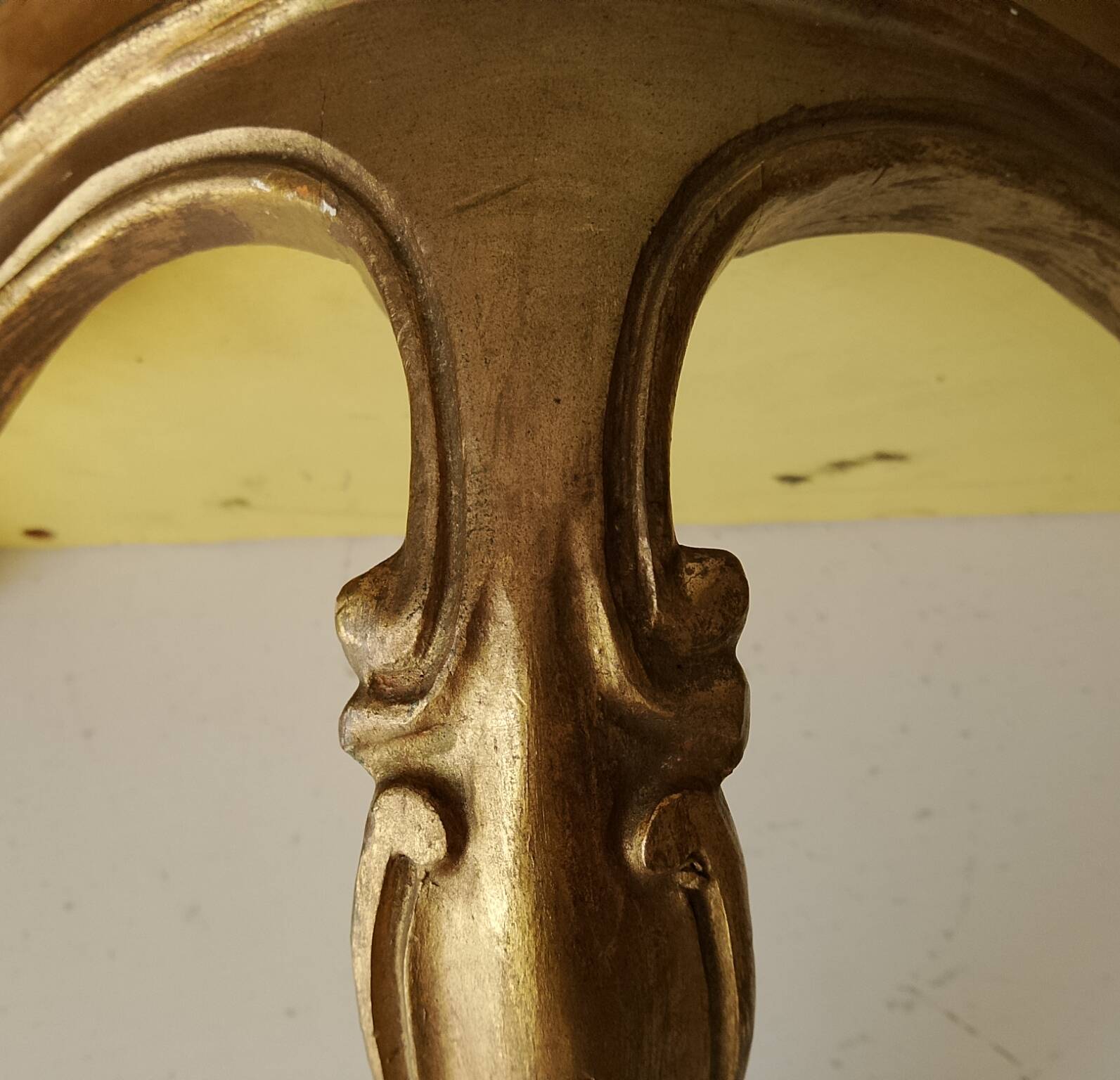 Vintage Italian wall console in Florentine/Louis XV style.