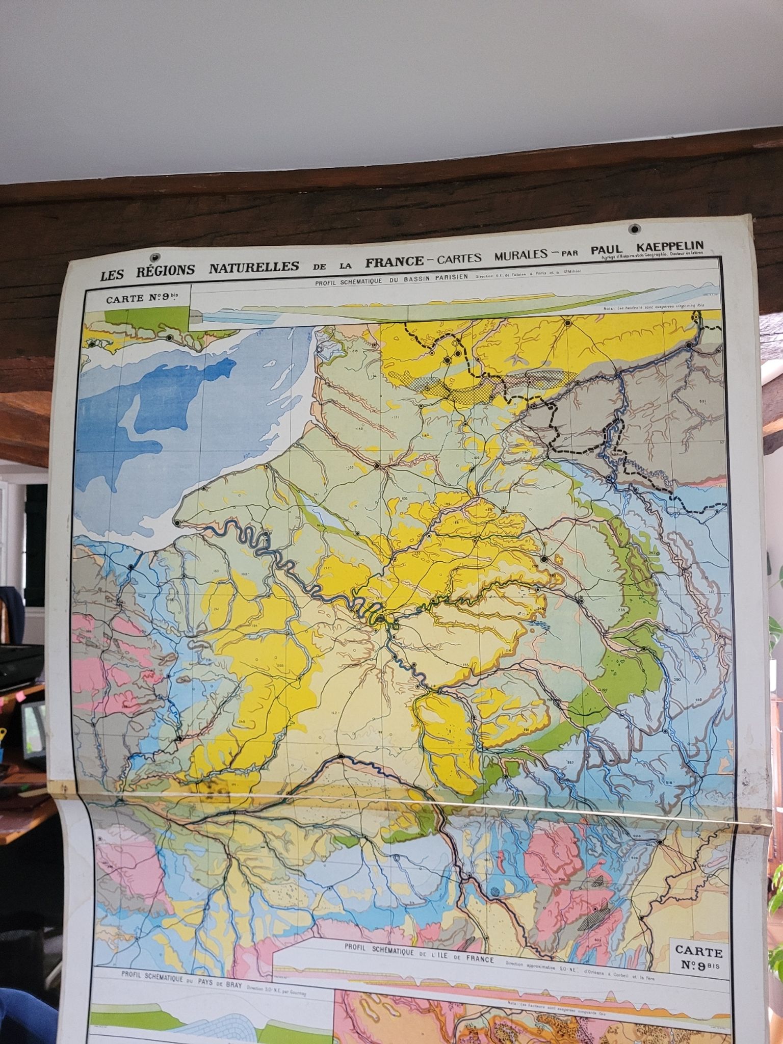 Geographical map of the natural regions of France.