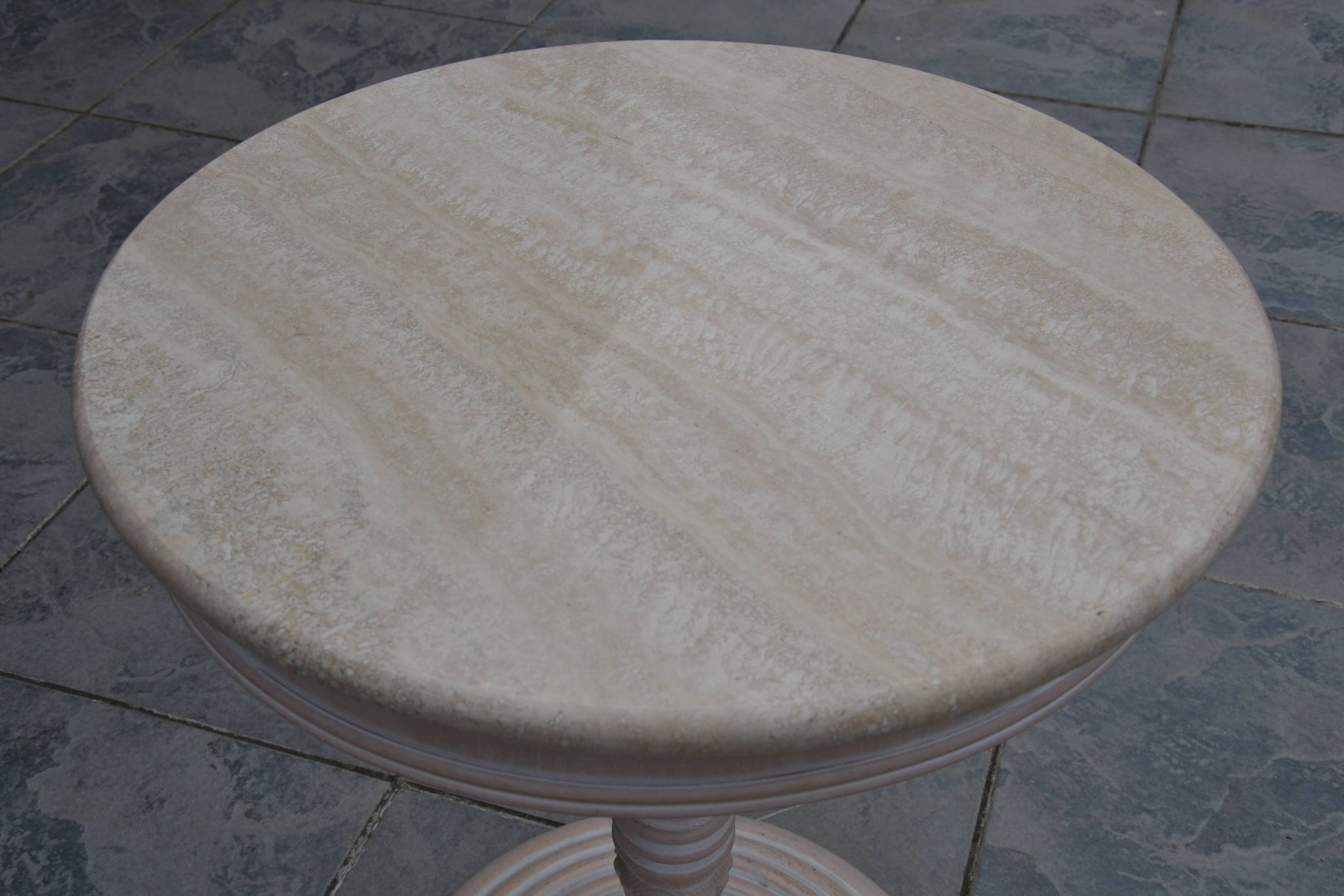 Petite table basse ronde travertin/bout de canapé années 80/90