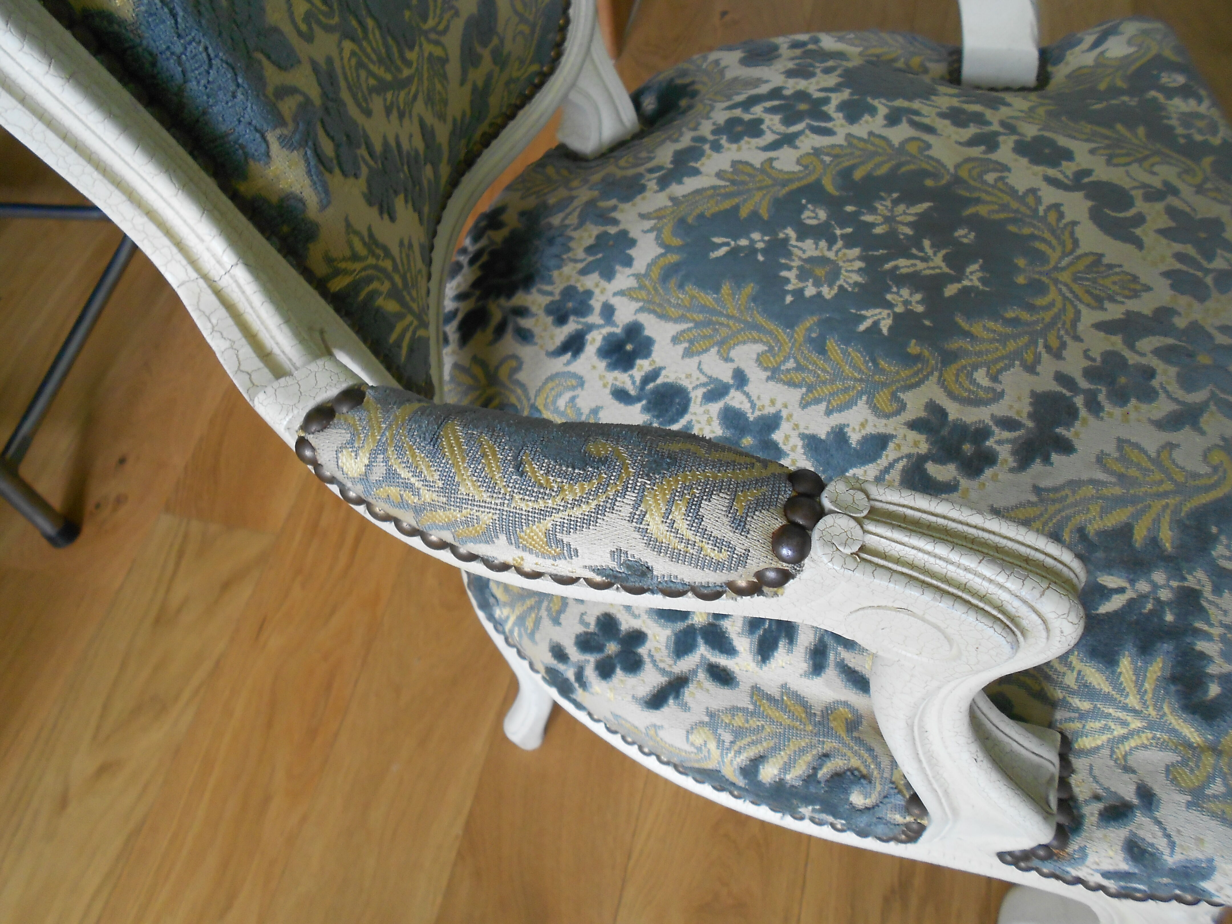 Louis XV-style convertible armchair lined with velvet effect