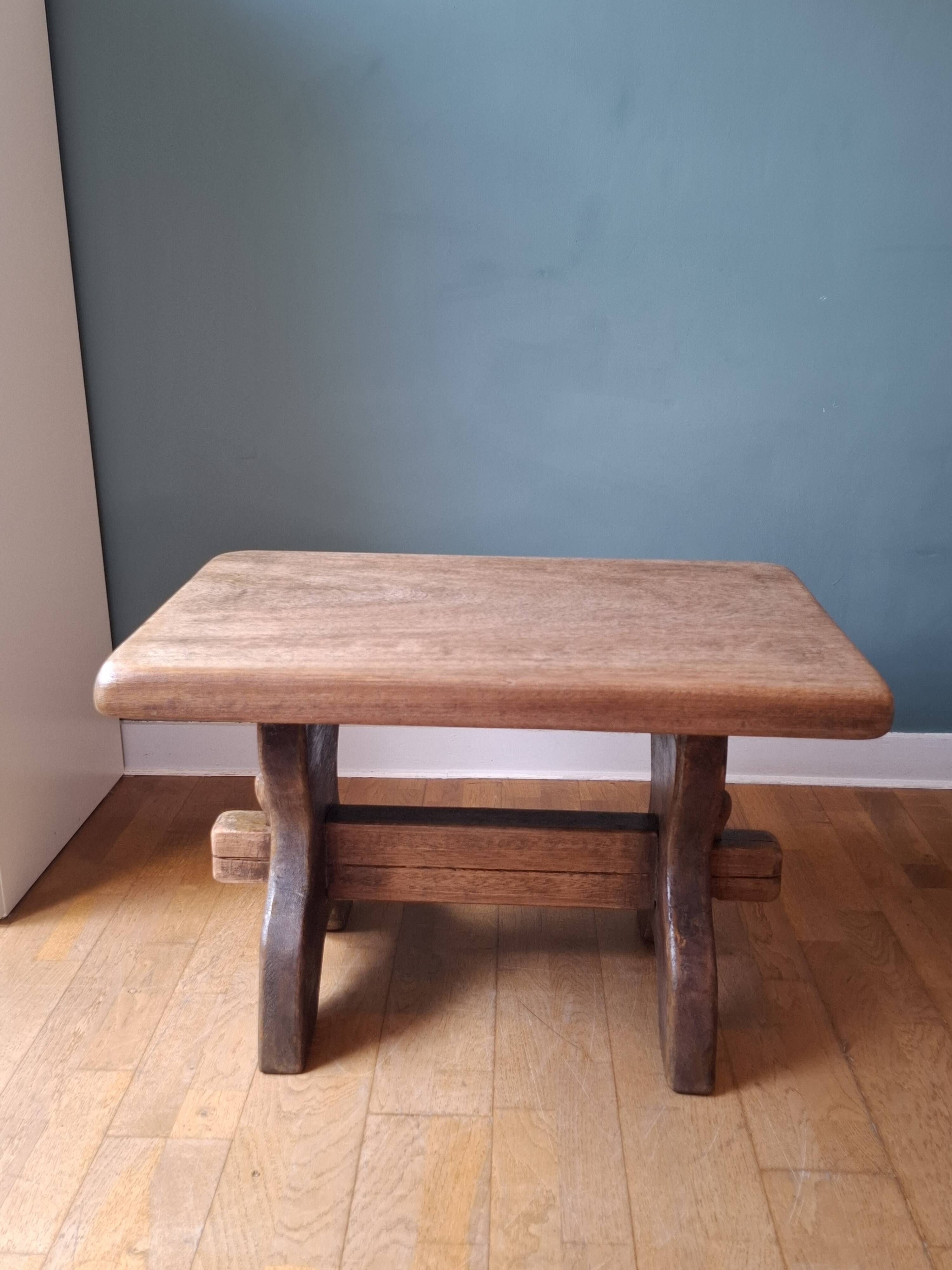 Table basse brutaliste