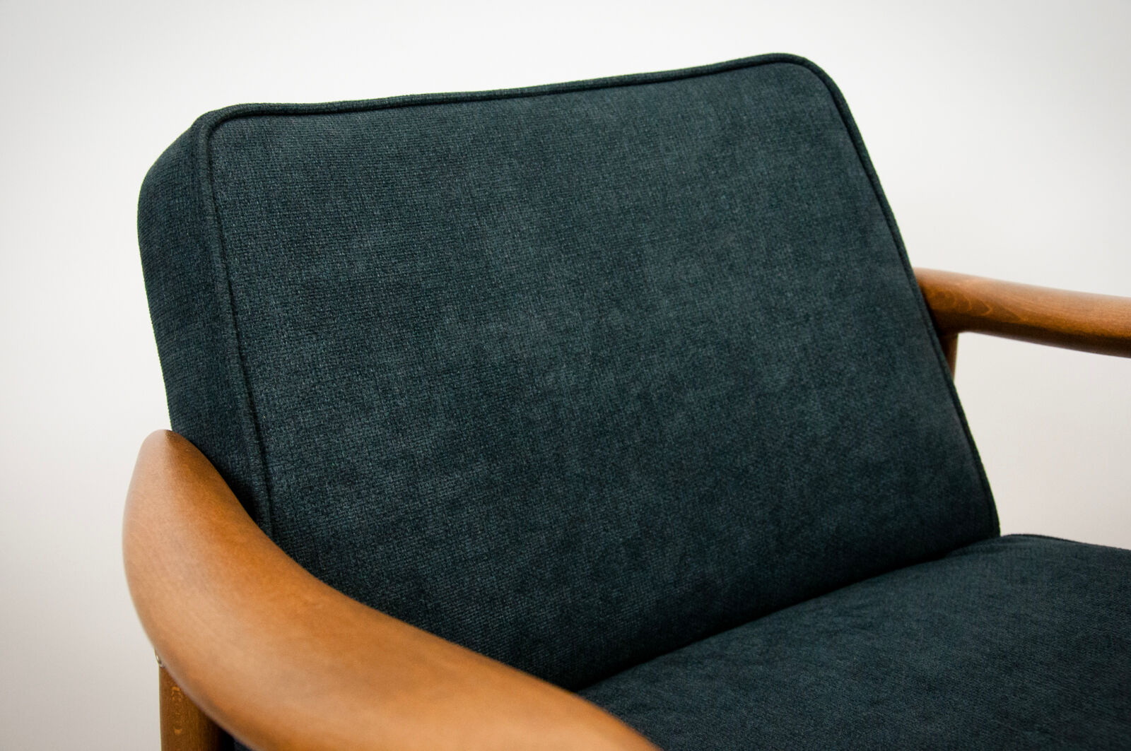 GFM-87 Armchair by Juliusz Kedziorek for Gościcińskie Furniture, 1960