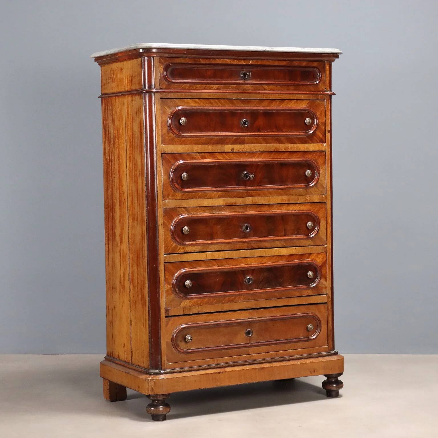 Antique cherry wood chest of drawers with 6 drawers, 19th century.