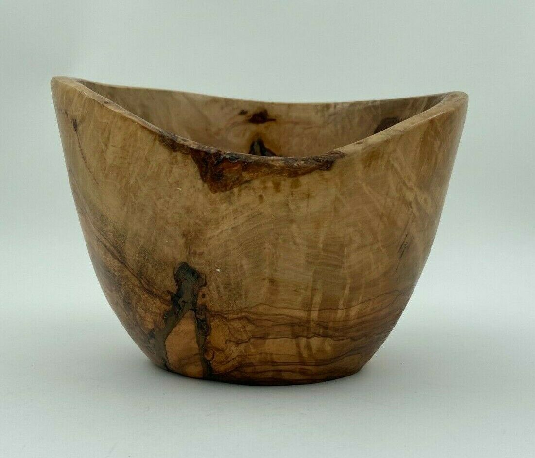 Free-form wooden 1960 trend design cut for fruit