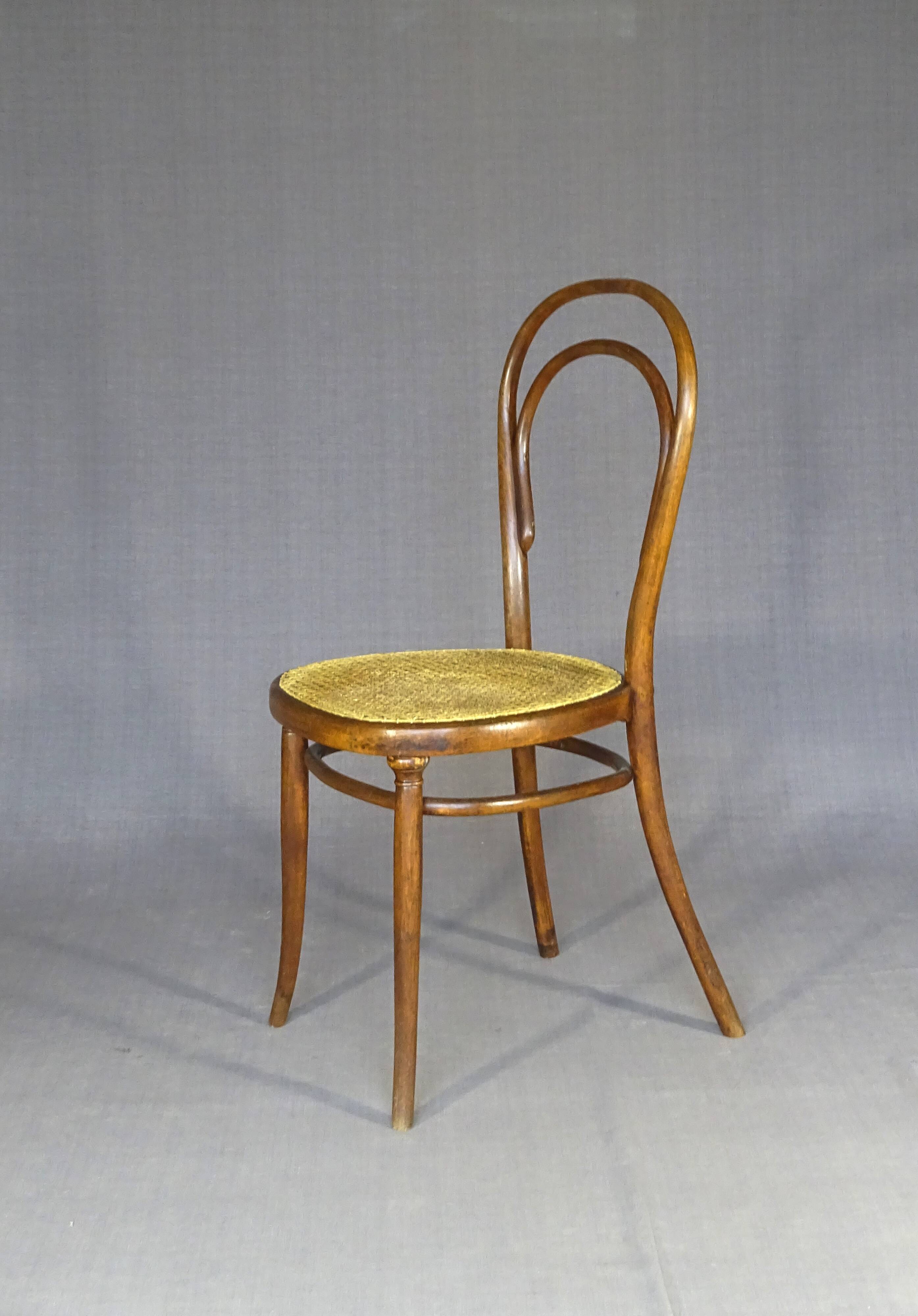 Thonet Chair No. 8 from 1870, original condition. Collector's item.