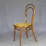 Thonet Chair No. 8 from 1870, original condition. Collector's item.