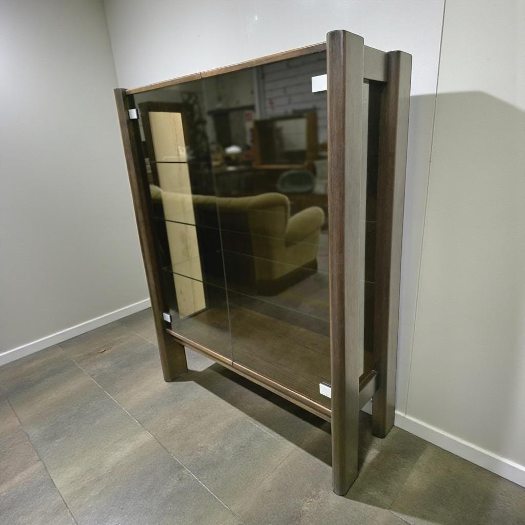Vitrine vintage en bois massif avec verre fumé