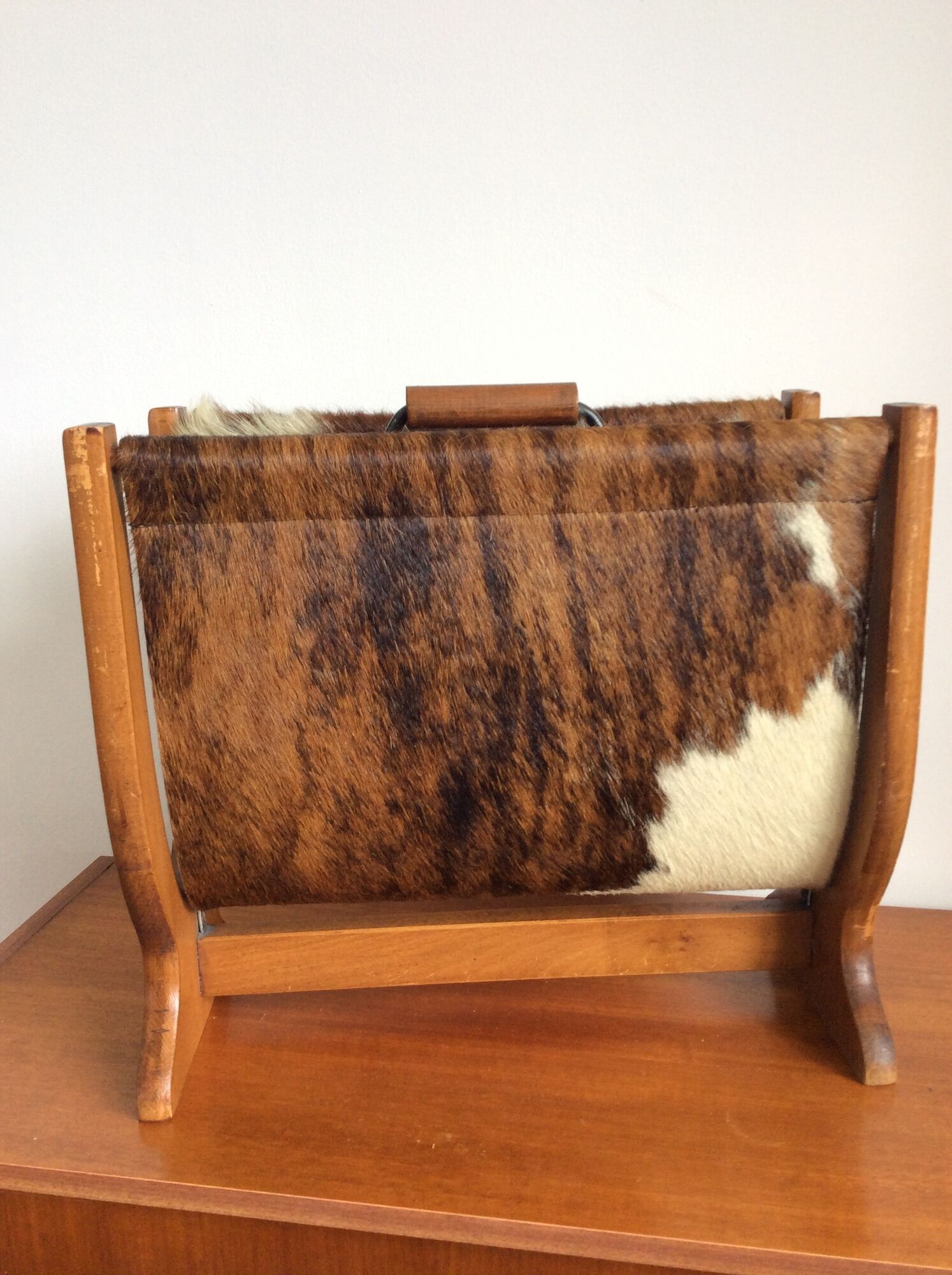 Review door from the 50s and 60s in wood and cowhide