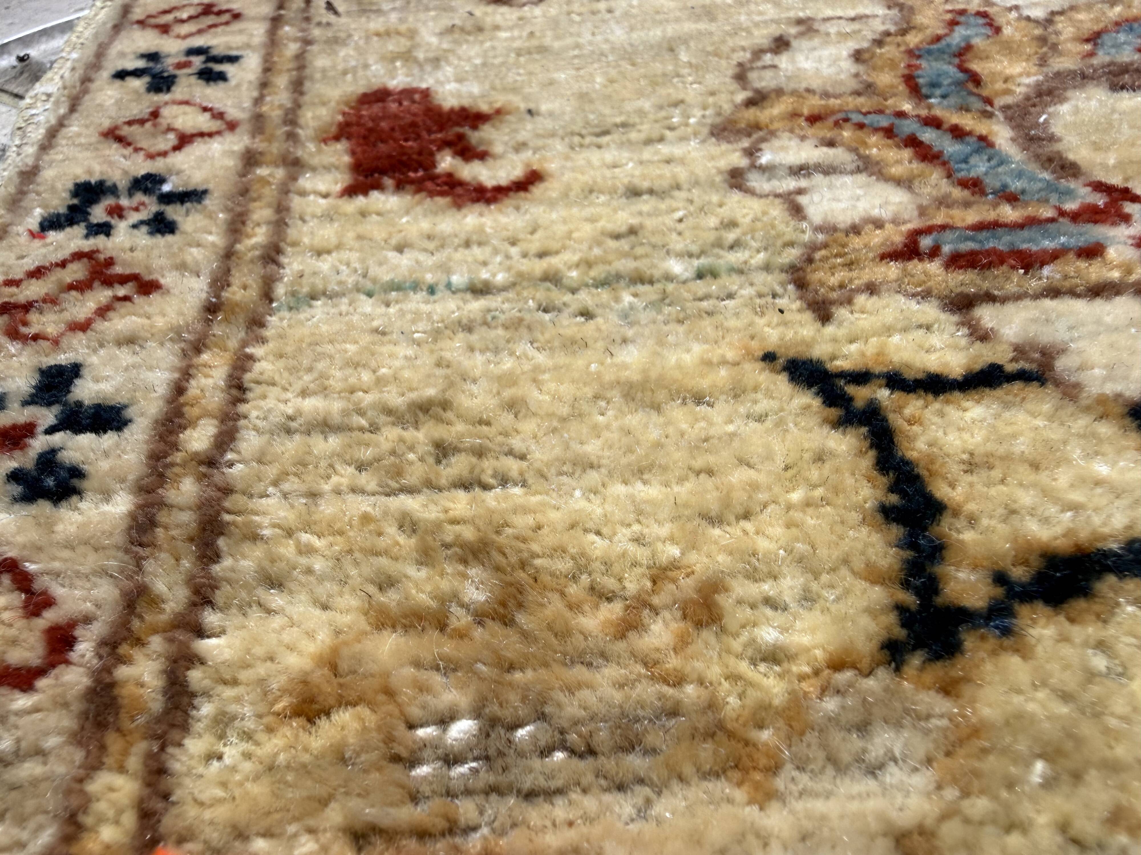 Tapis d’Orient noué main en laine, 287 × 237 cm