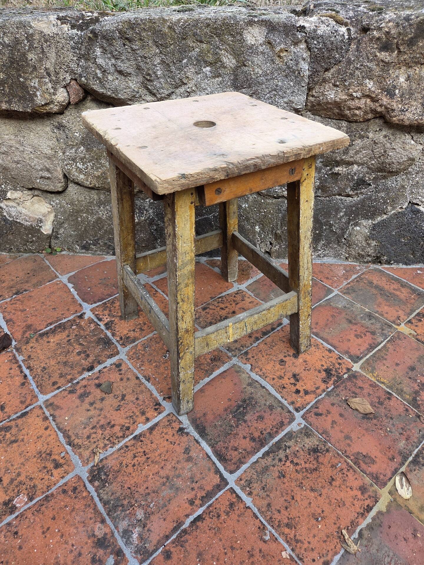 Workshop stool in wood