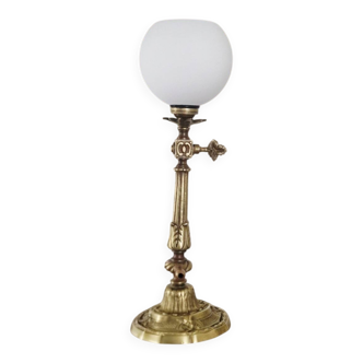 Antique table lamp in Napoleon III style with chiselled bronze and globe.