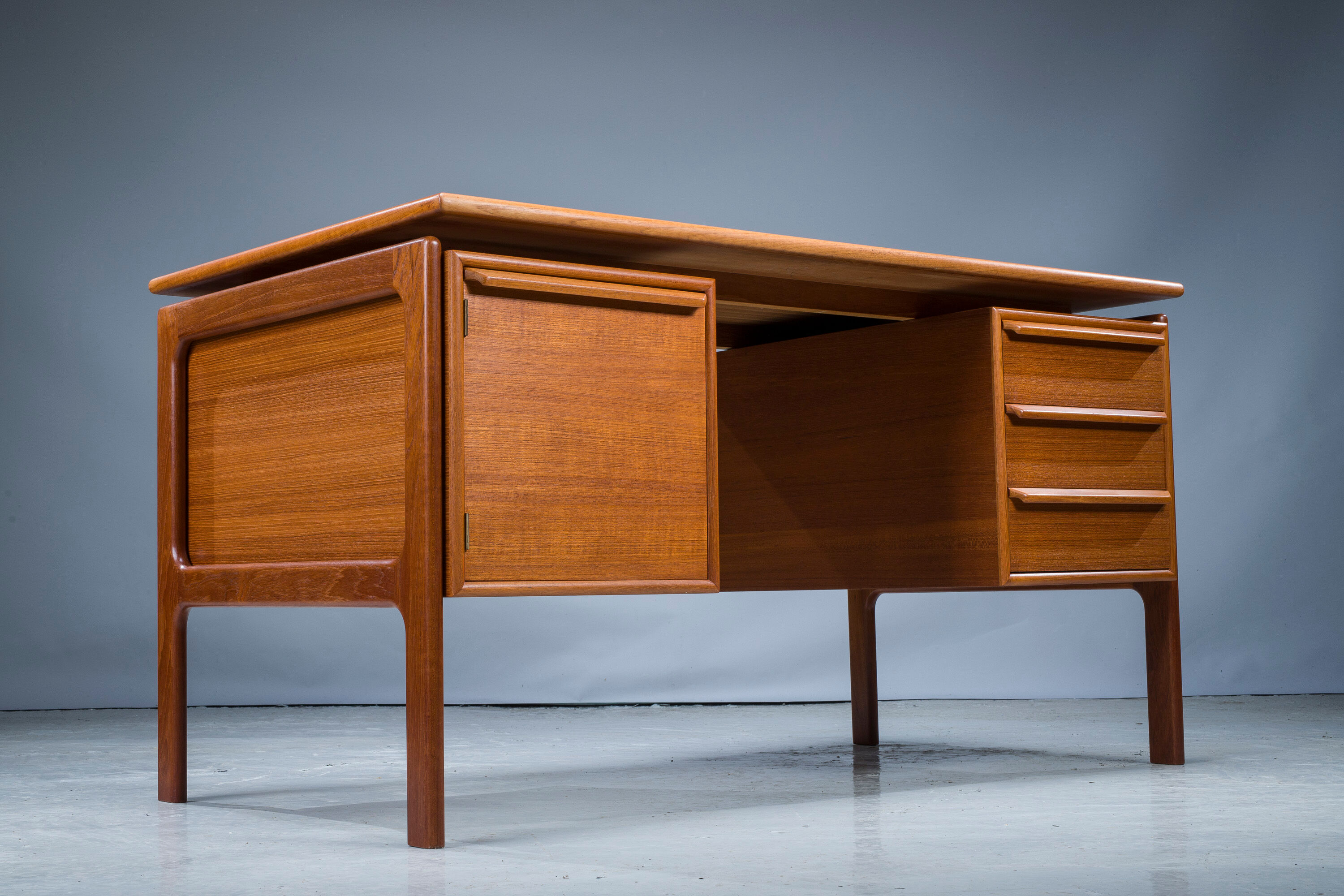 Mid-century teak freestanding desk from GV Møbler, 1960s